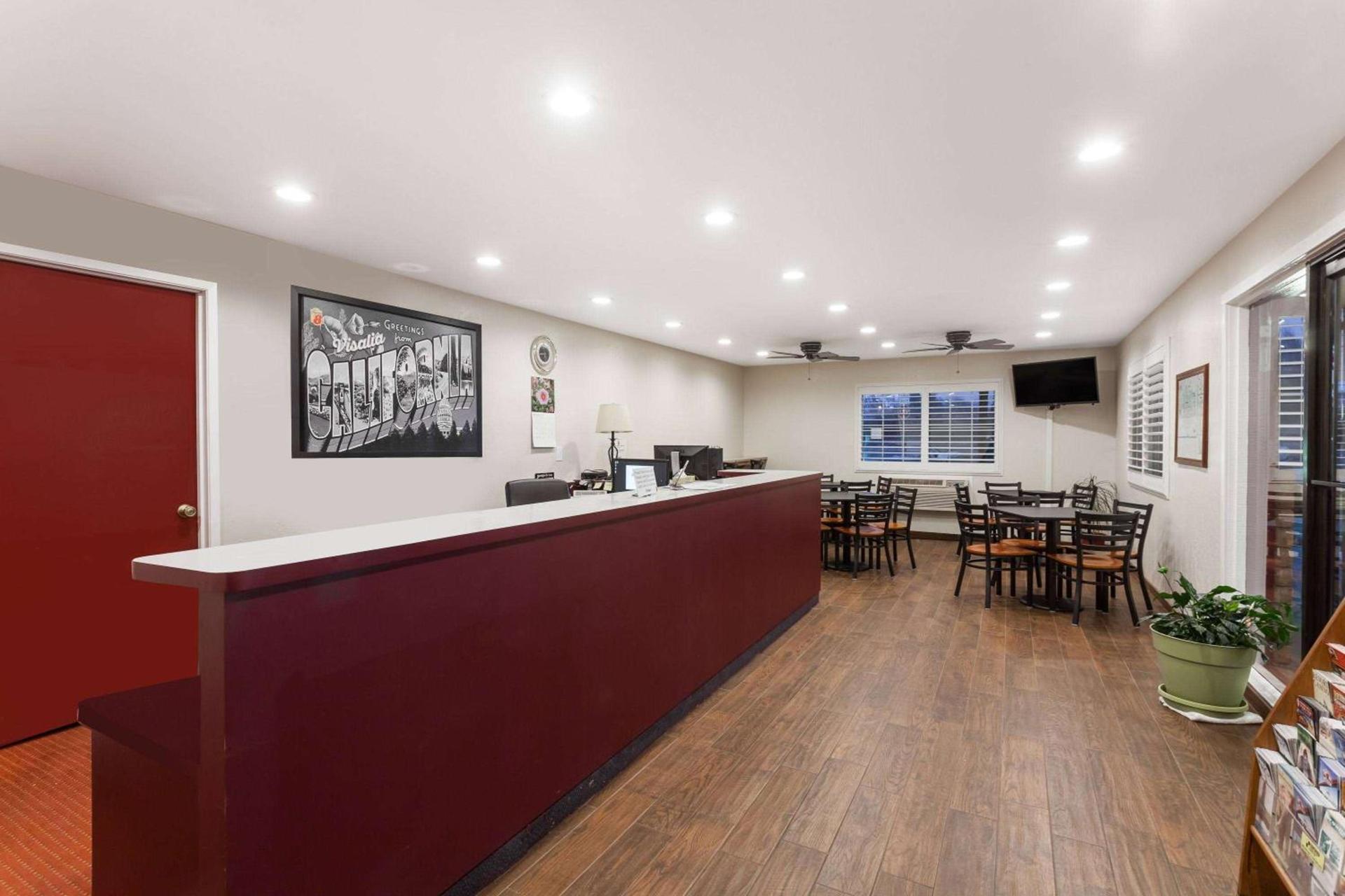 Super 8 by Wyndham Visalia photo 3