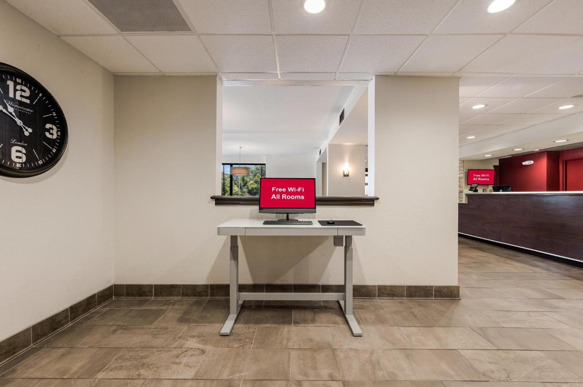 Red Roof Inn Birmingham South photo 4