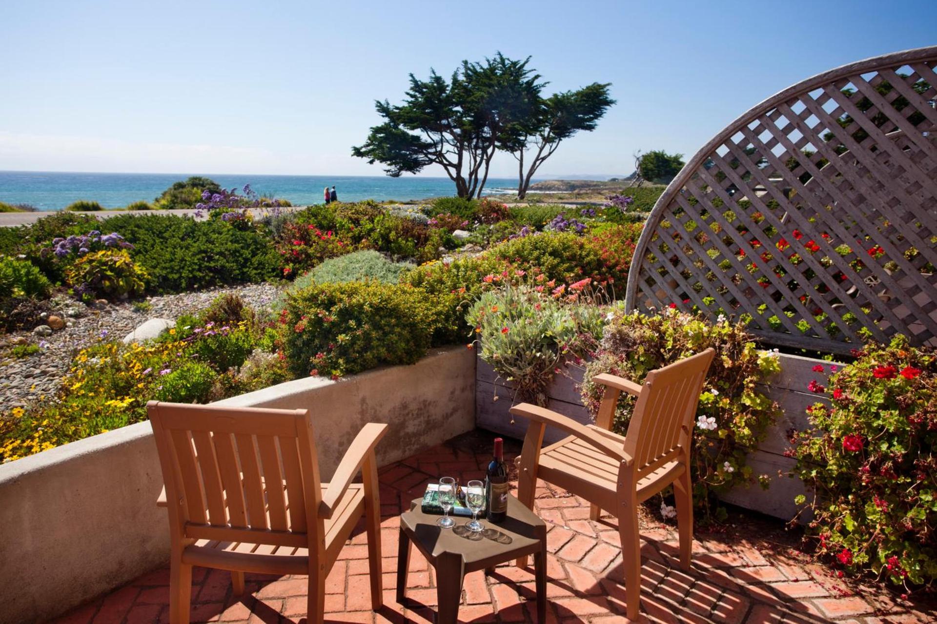 Pelican Inn & Suites photo 8
