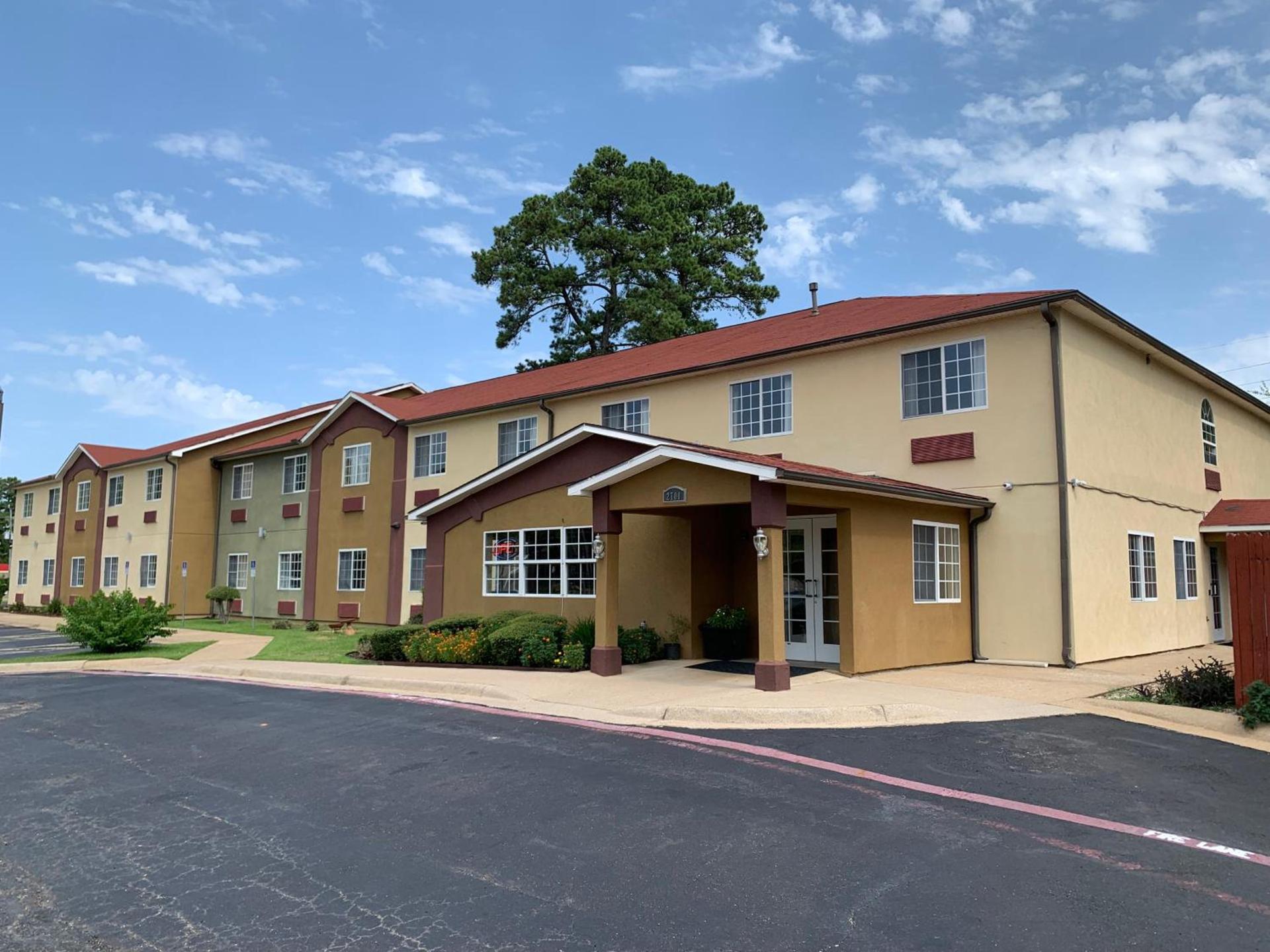 HomeTown Inn & Suites photo 36
