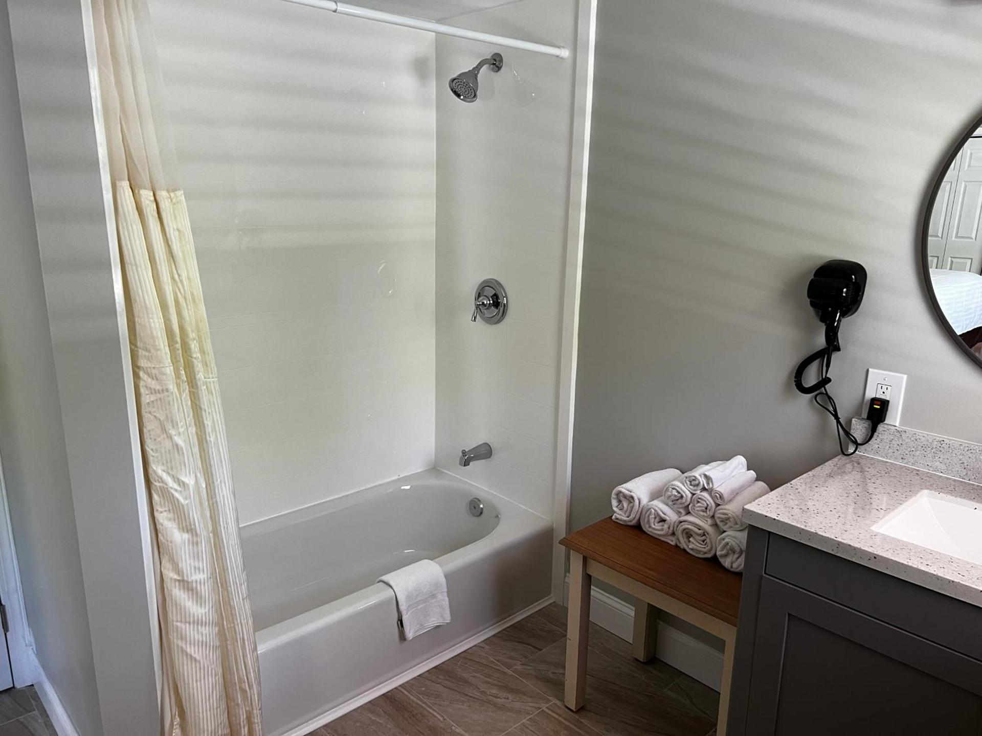 Captains Quarters Motel & Conference Center photo 8