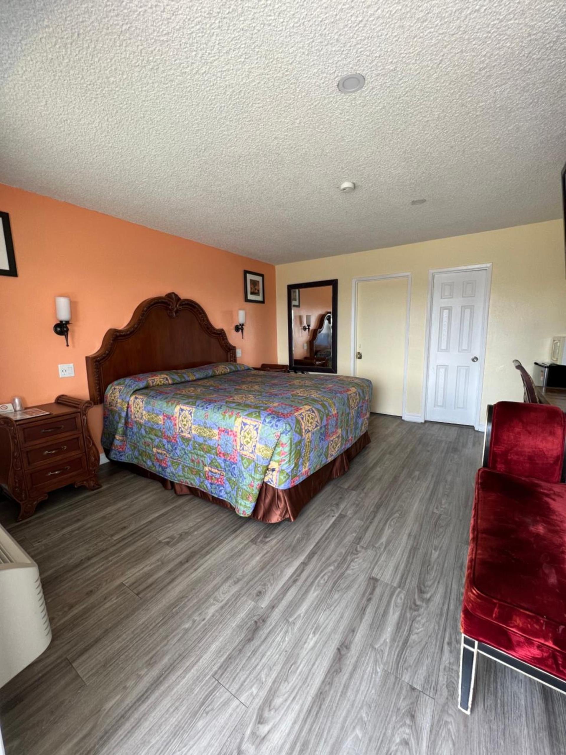 Walden Motel photo 12
