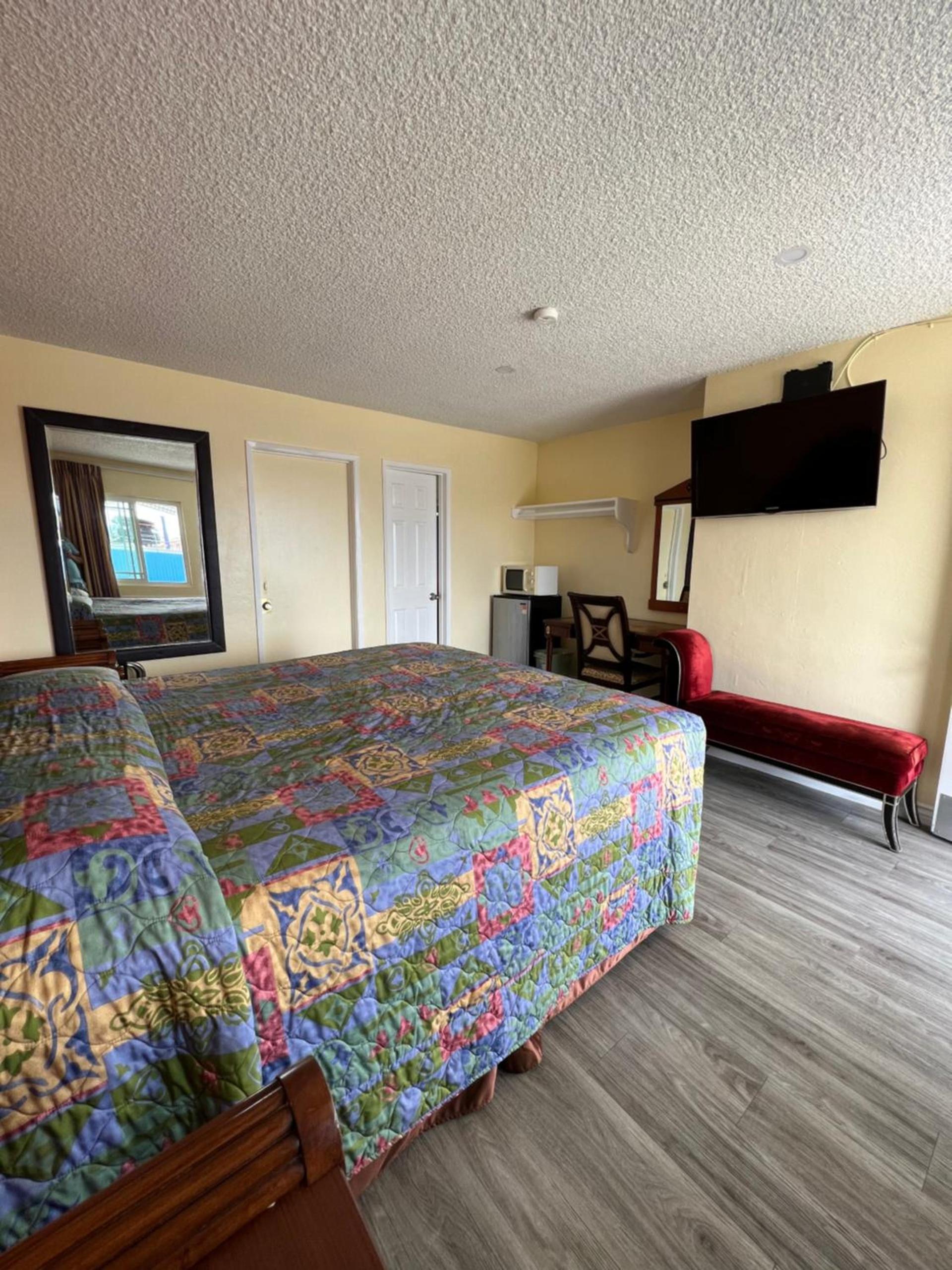 Walden Motel photo 8