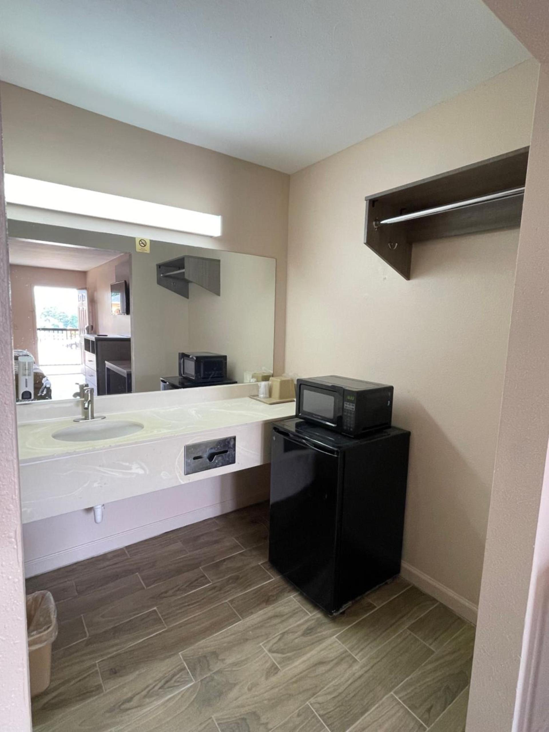 Garden Inn & Suites photo 9
