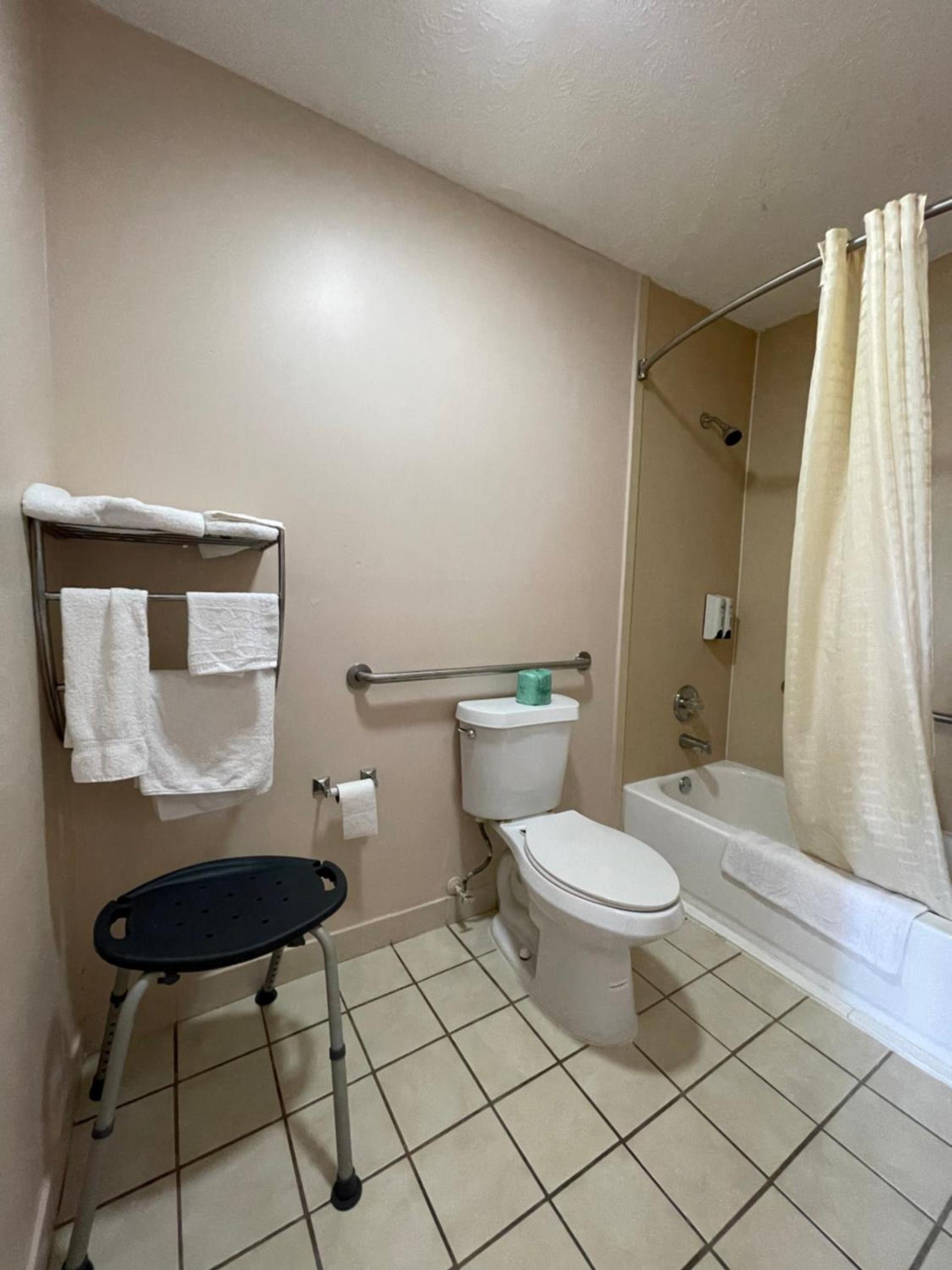 Garden Inn & Suites photo 17