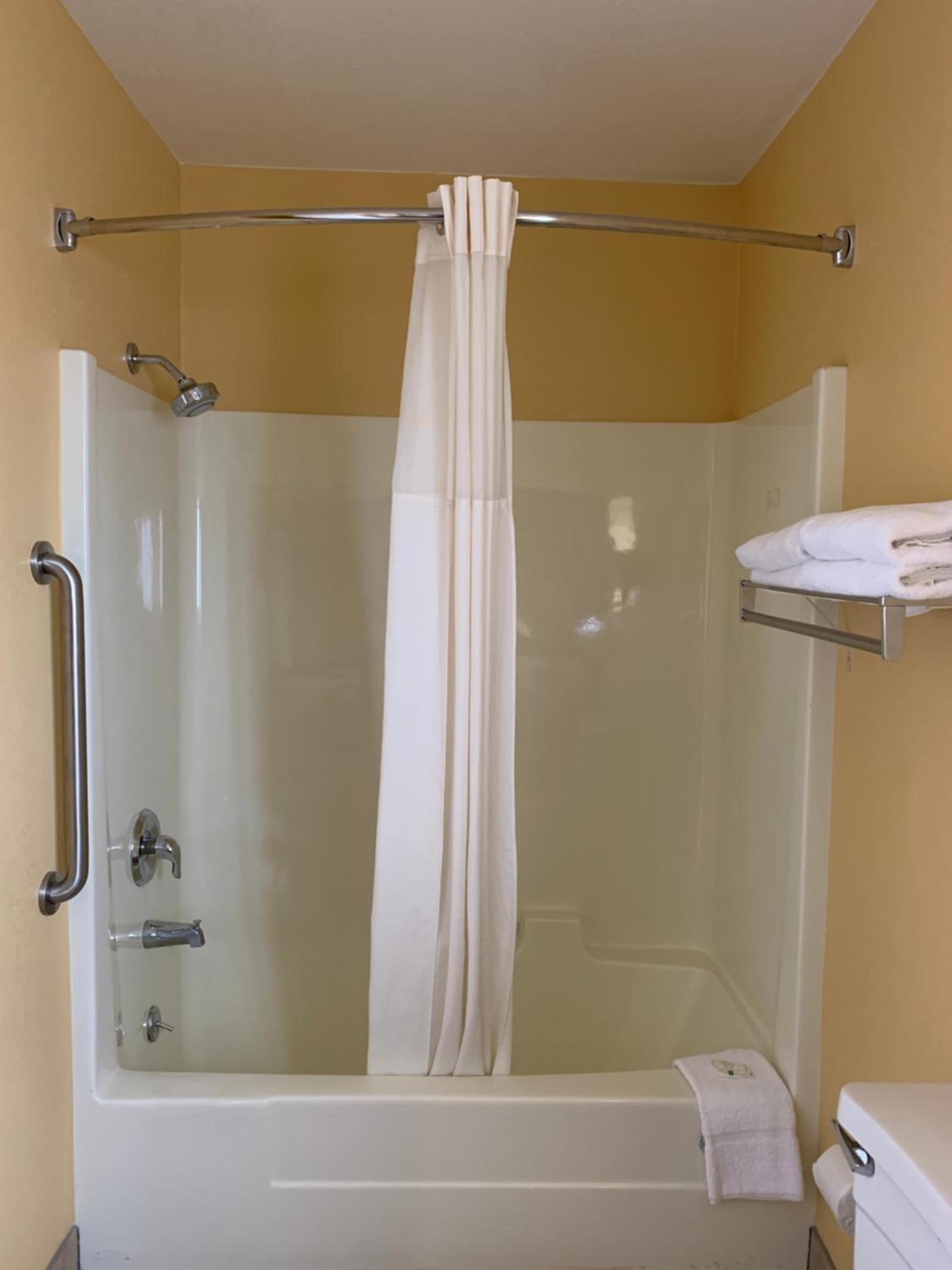 Quality Inn Ukiah photo 32