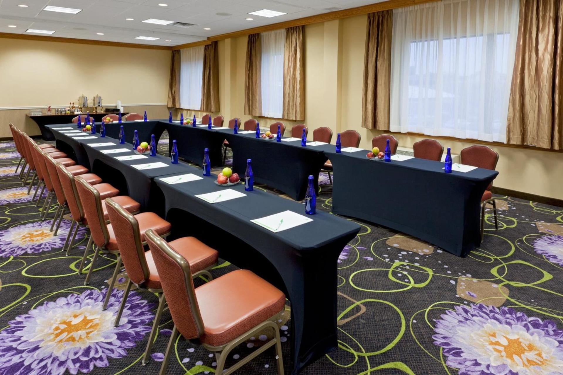 Holiday Inn Clark - Newark by IHG photo 3