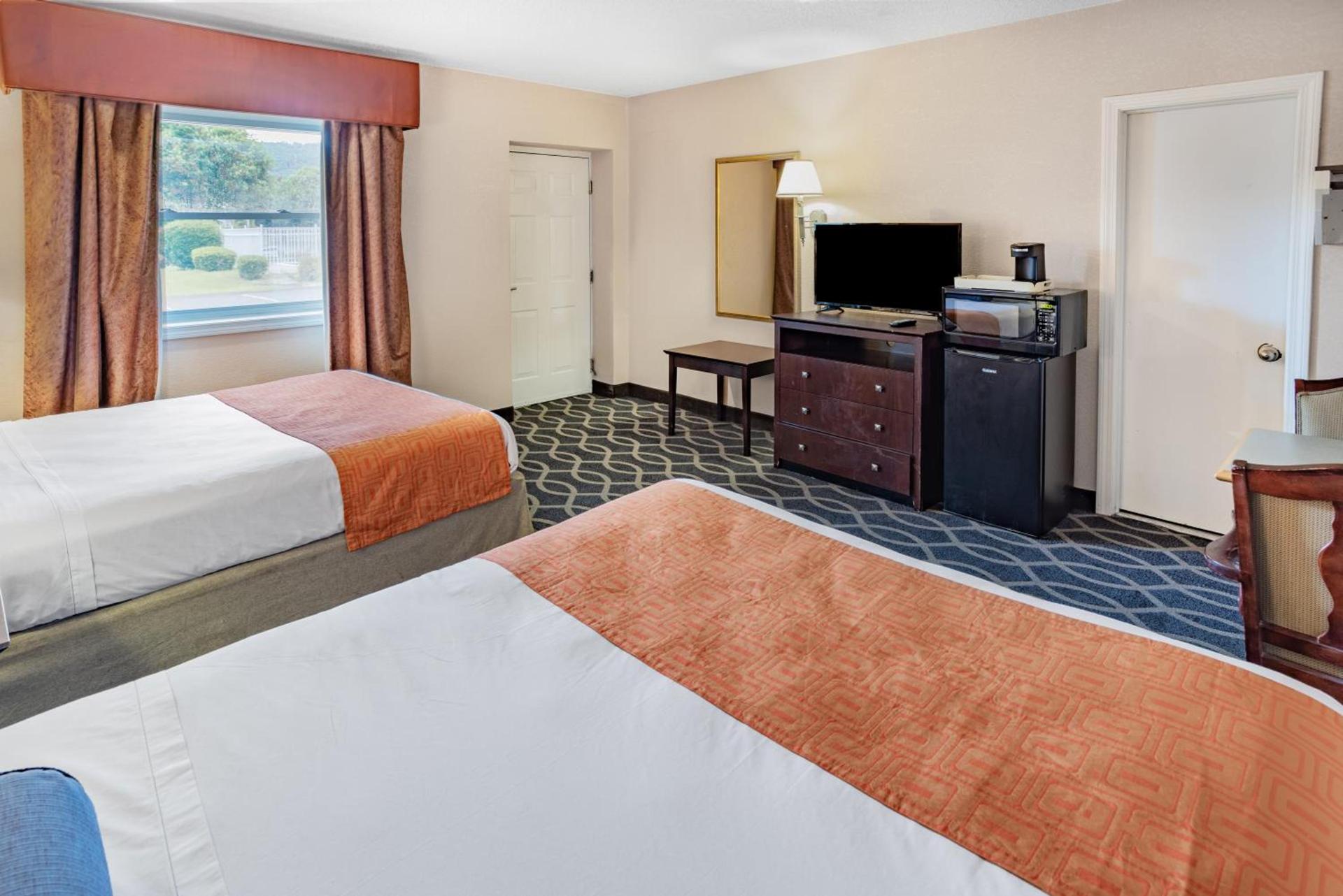 Howard Johnson by Wyndham Lenox photo 22