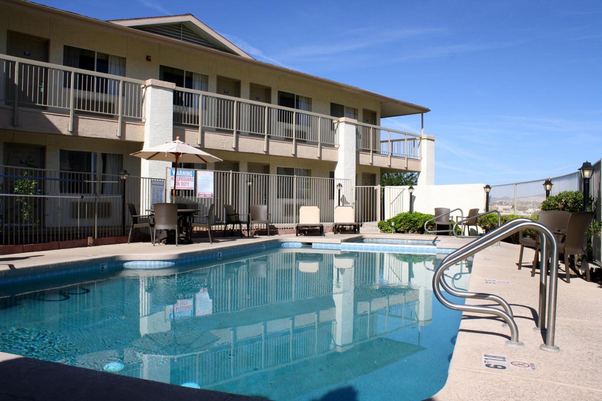 Days Inn by Wyndham Globe photo 4