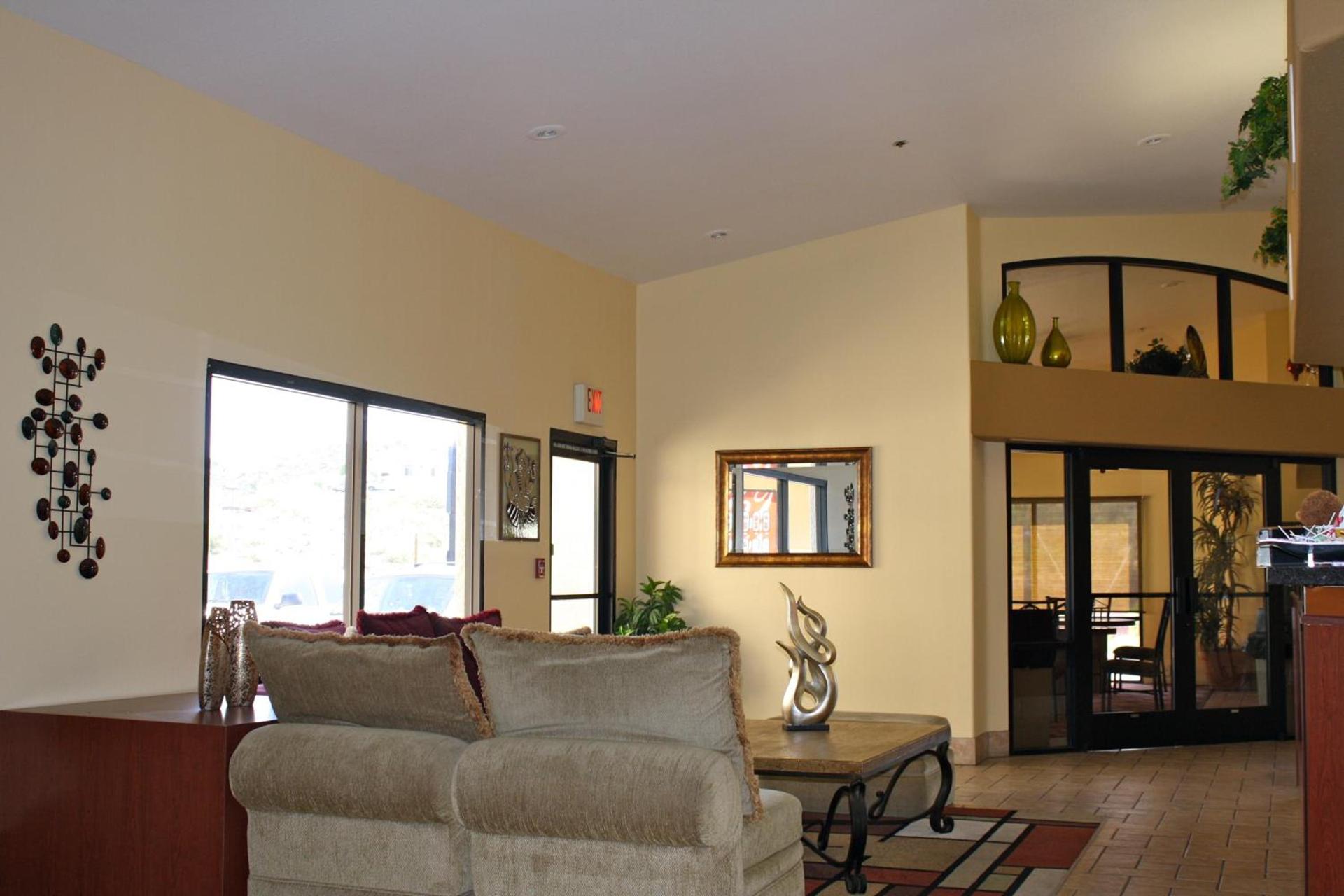 Days Inn by Wyndham Globe photo 13