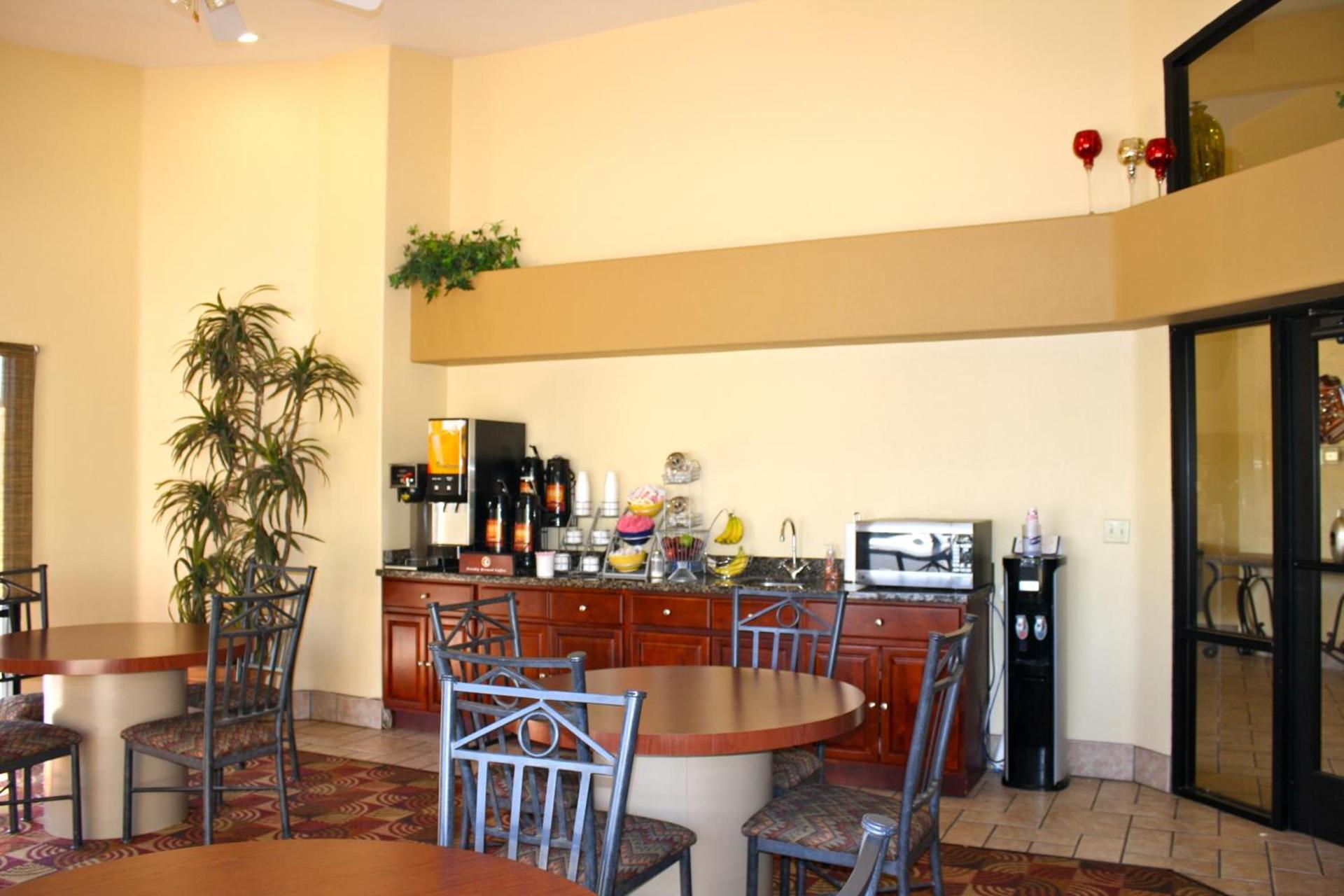Days Inn by Wyndham Globe photo 15