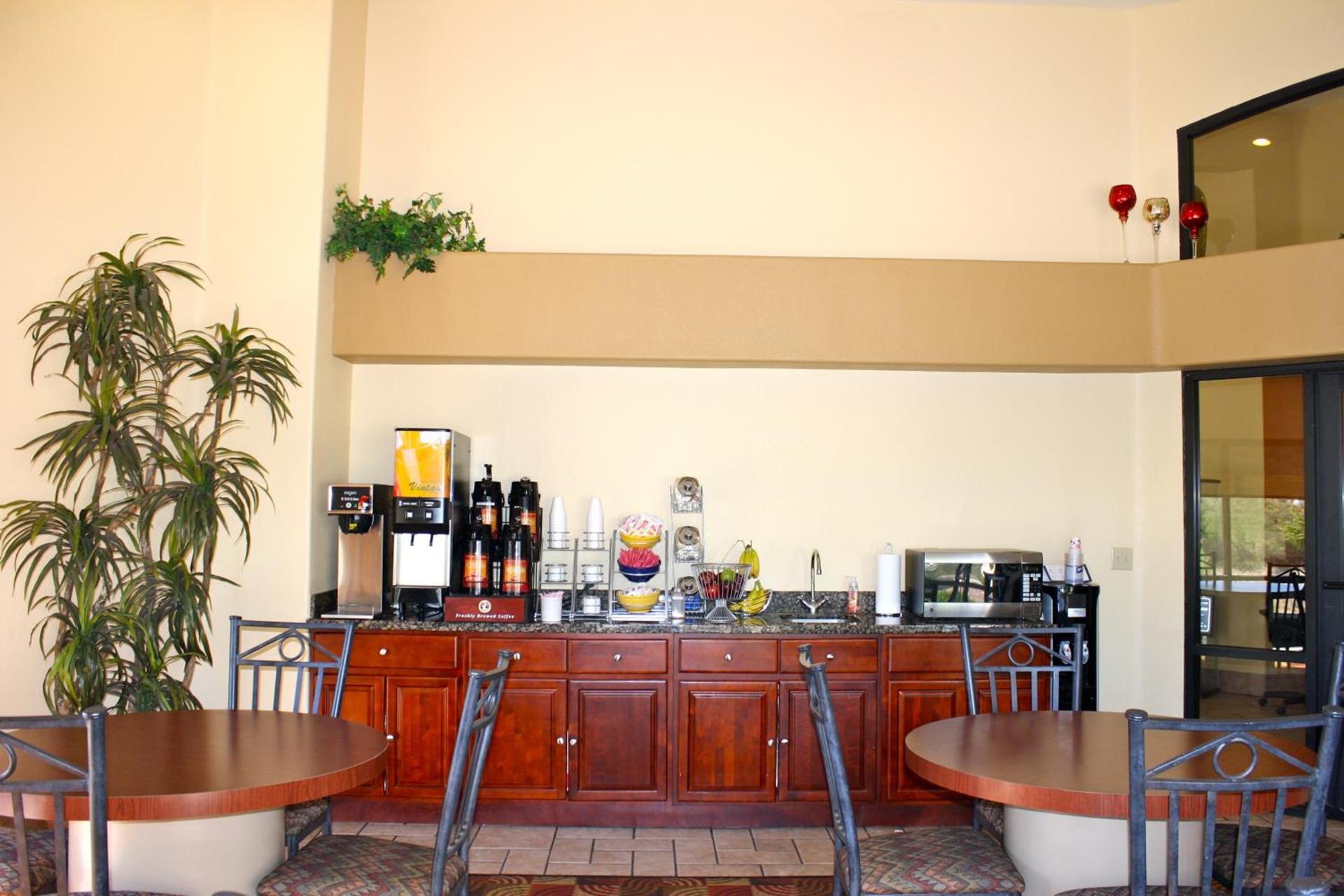 Days Inn by Wyndham Globe photo 18