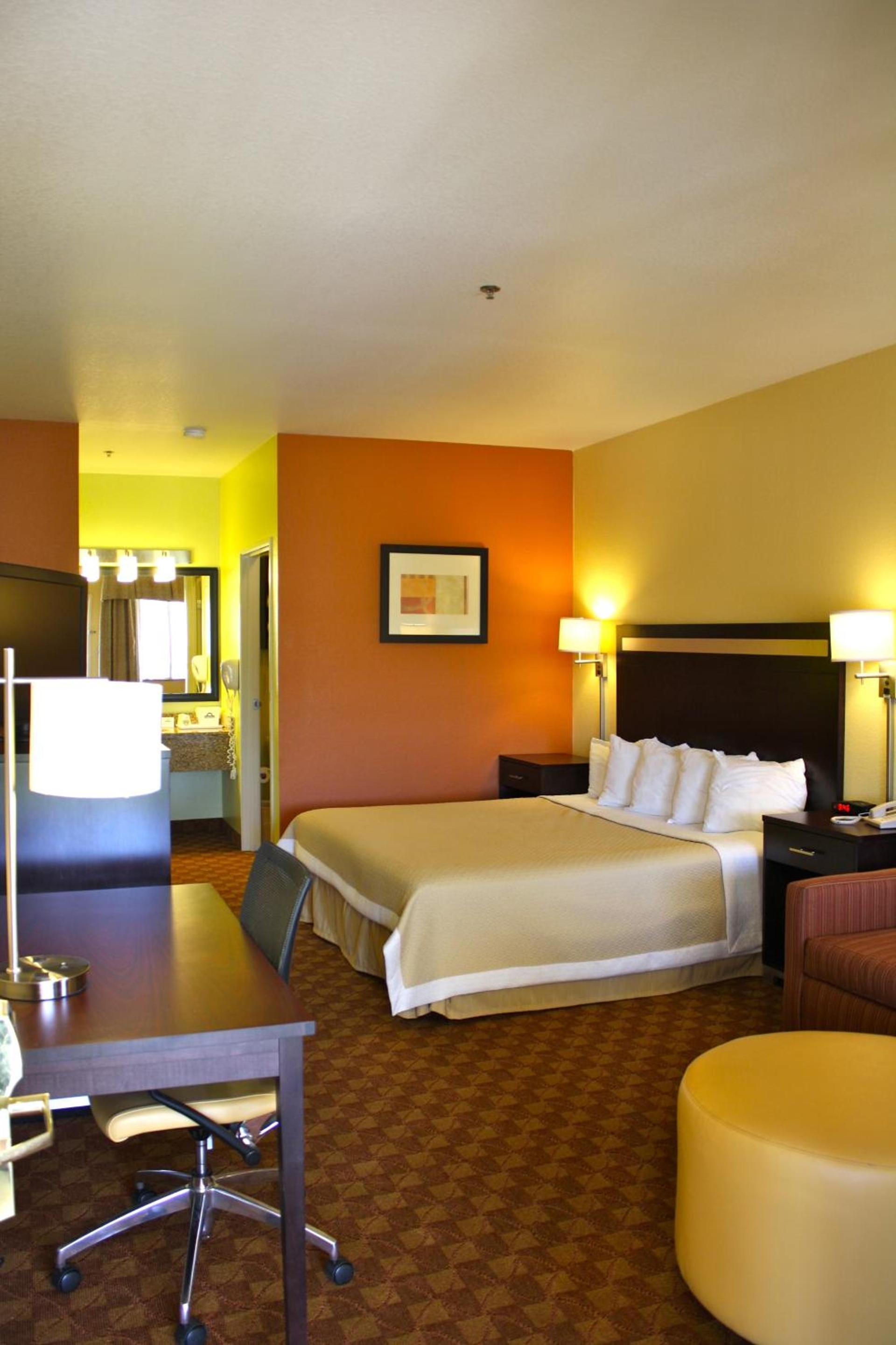 Days Inn by Wyndham Globe photo 19