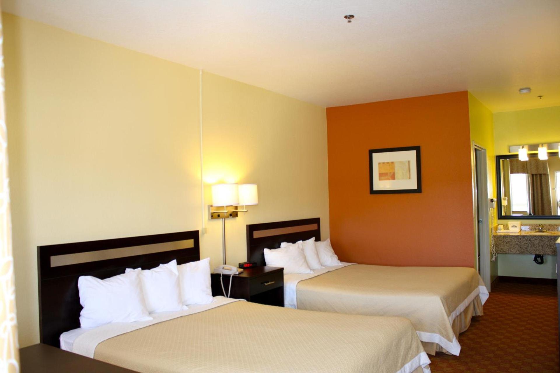 Days Inn by Wyndham Globe photo 30