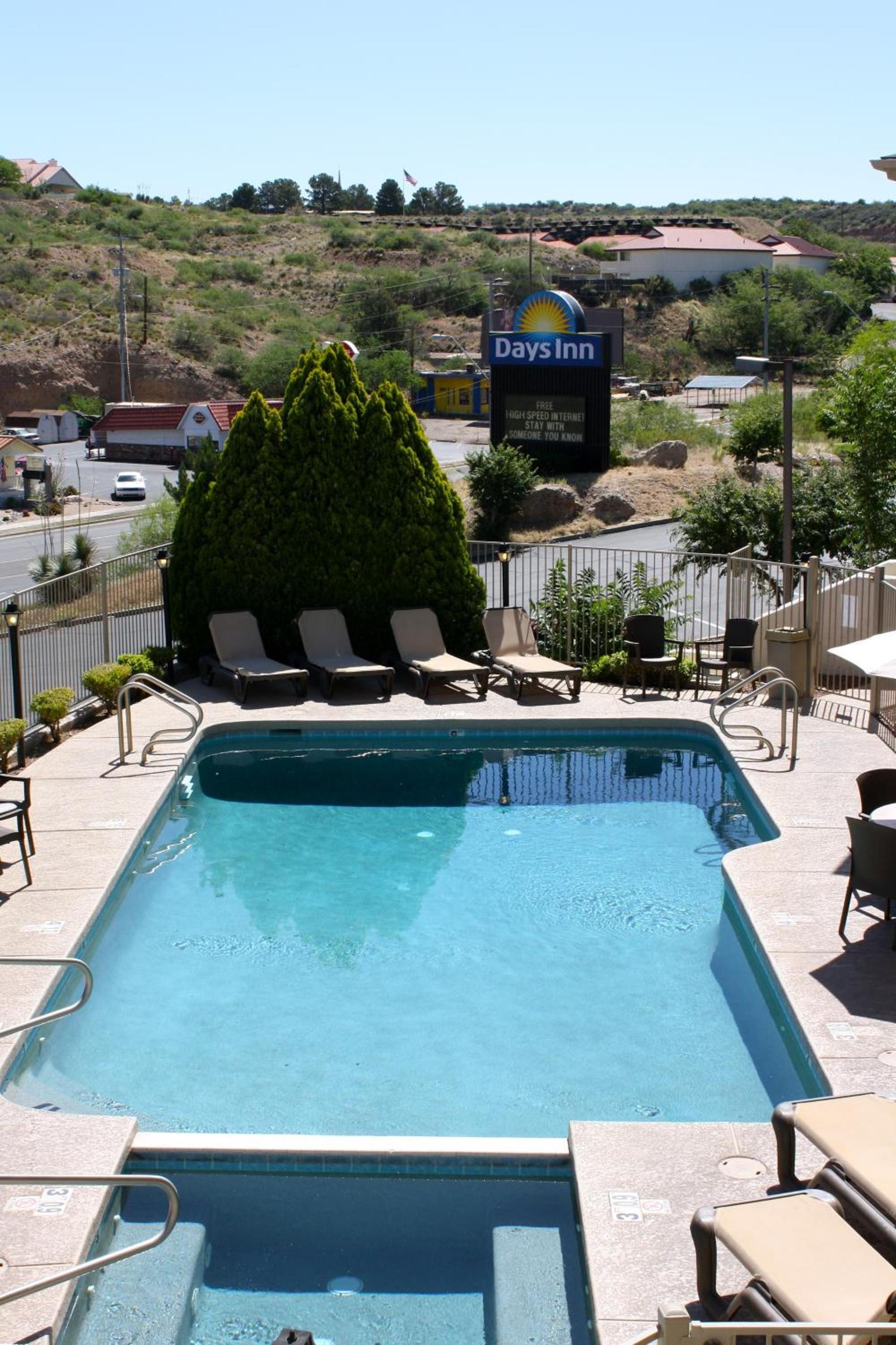 Days Inn by Wyndham Globe photo 31