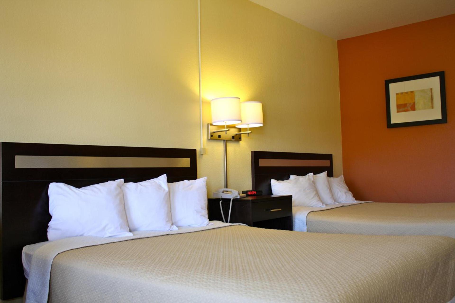 Days Inn by Wyndham Globe photo 32