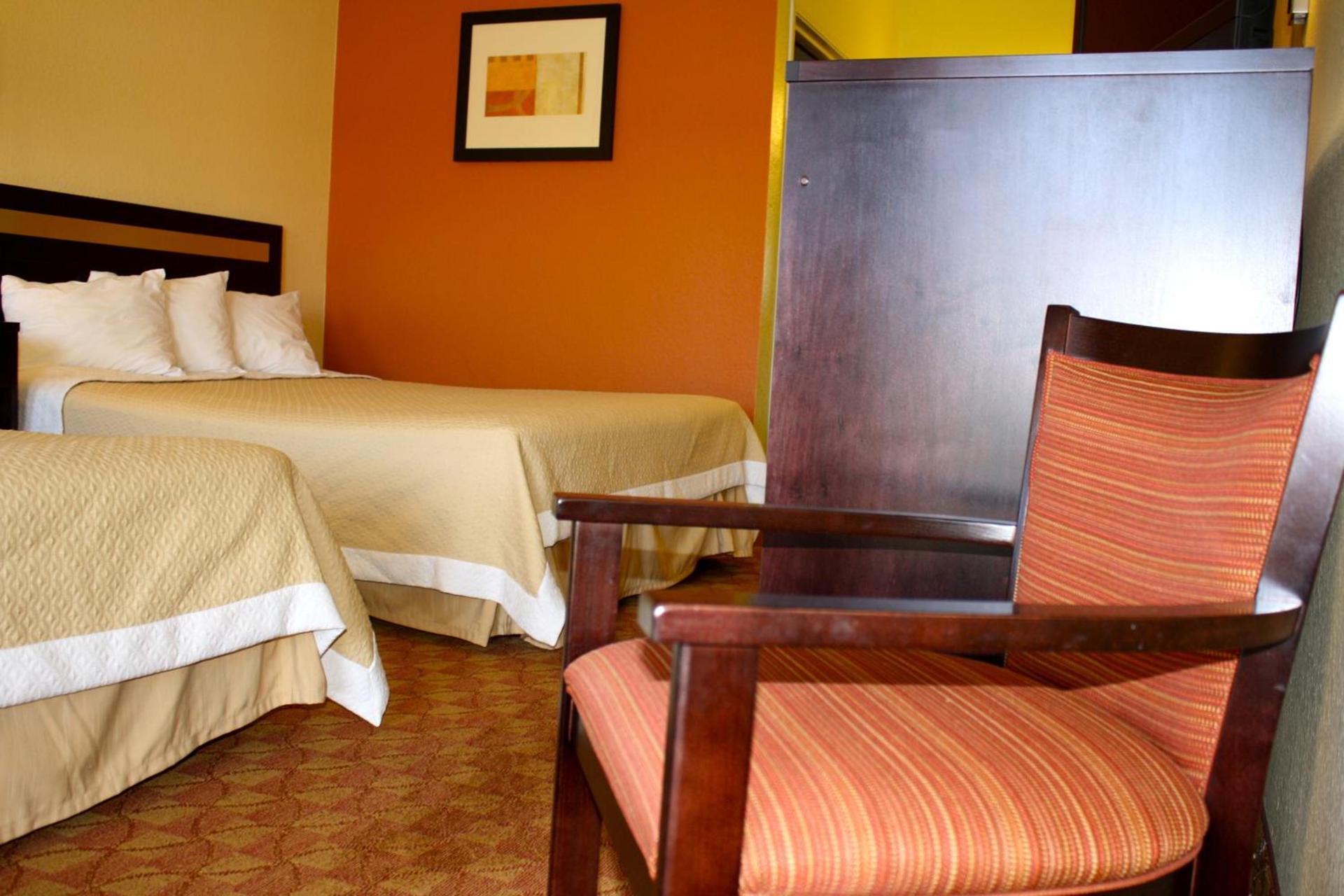 Days Inn by Wyndham Globe photo 34