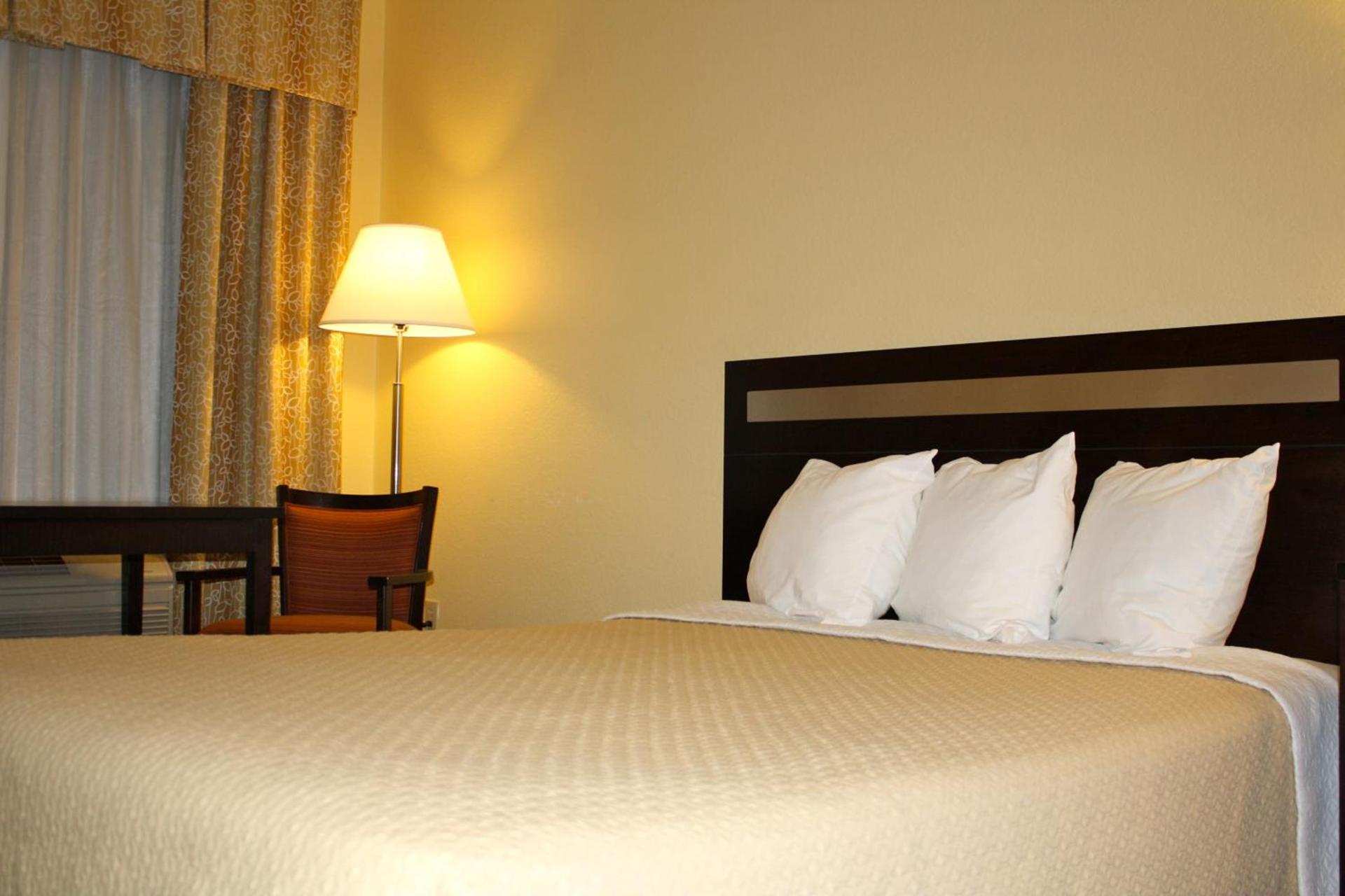 Days Inn by Wyndham Globe photo 36