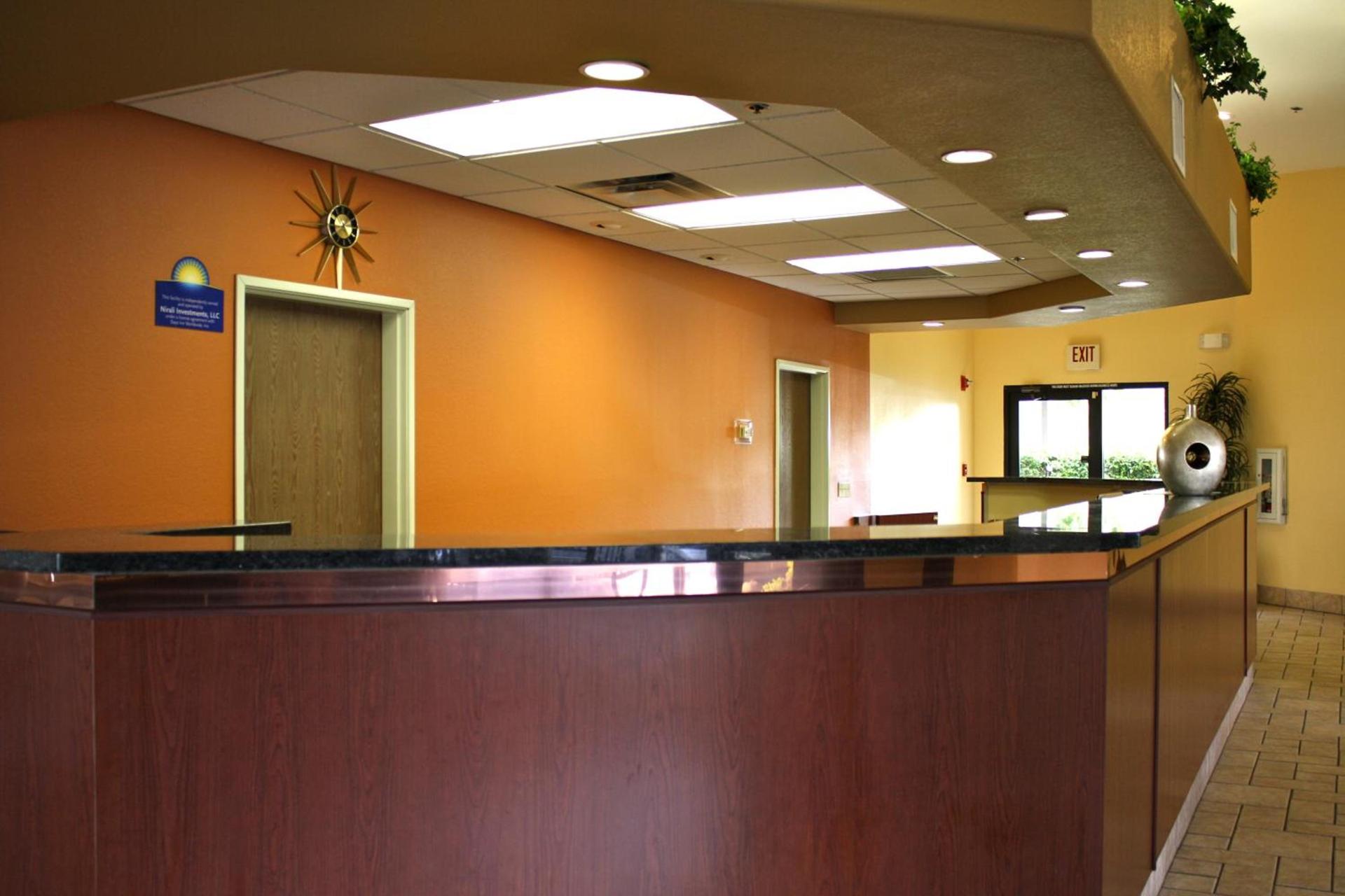 Days Inn by Wyndham Globe photo 37