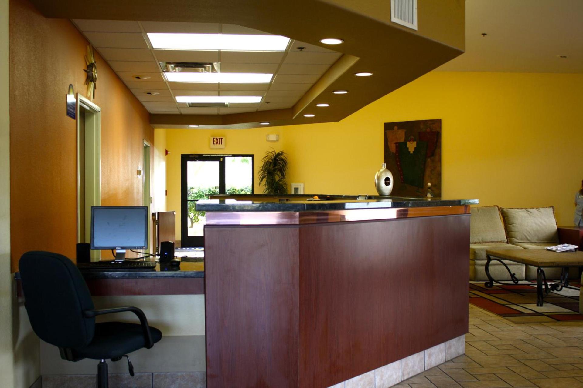 Days Inn by Wyndham Globe photo 38