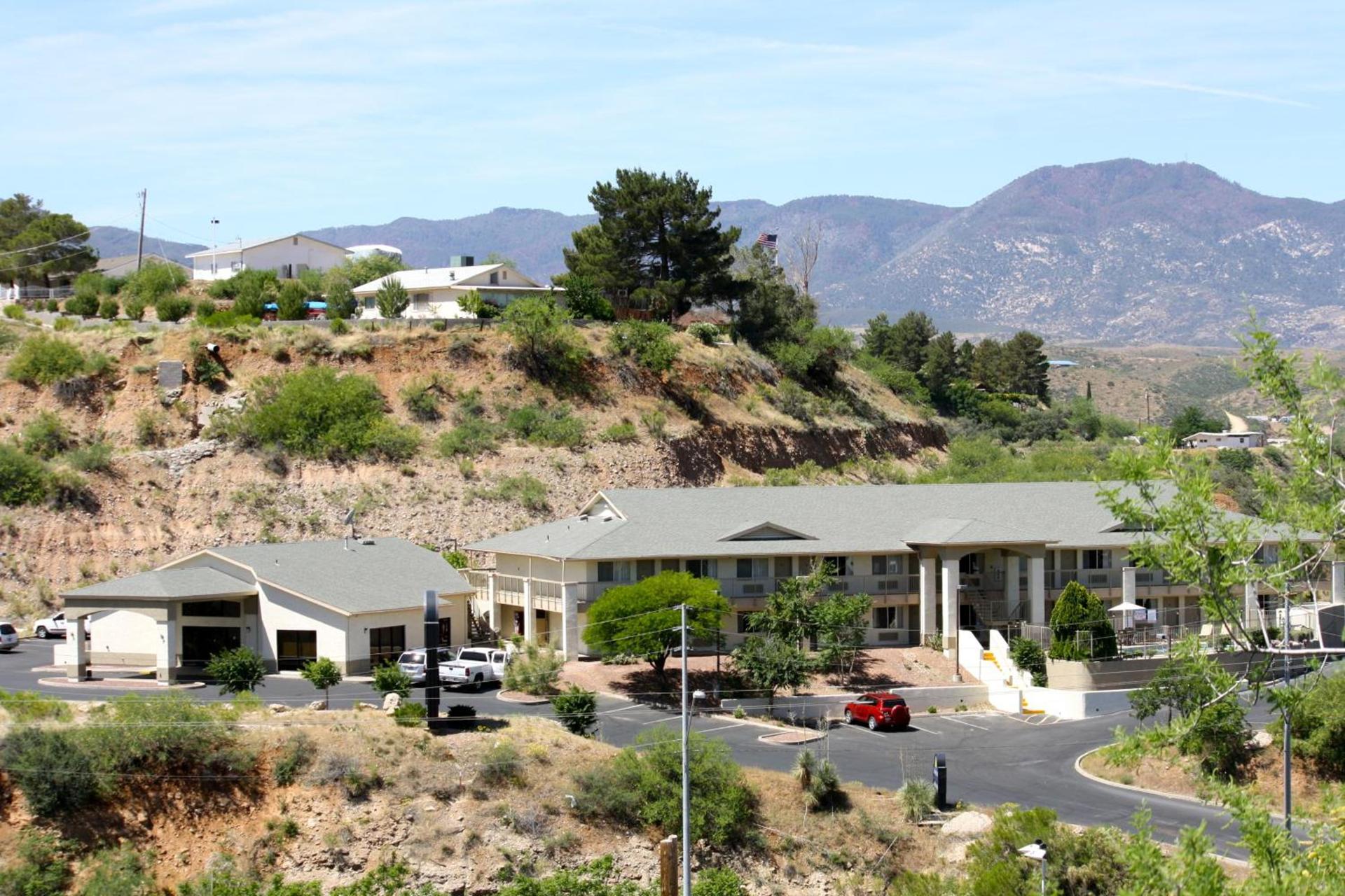 Days Inn by Wyndham Globe photo 40