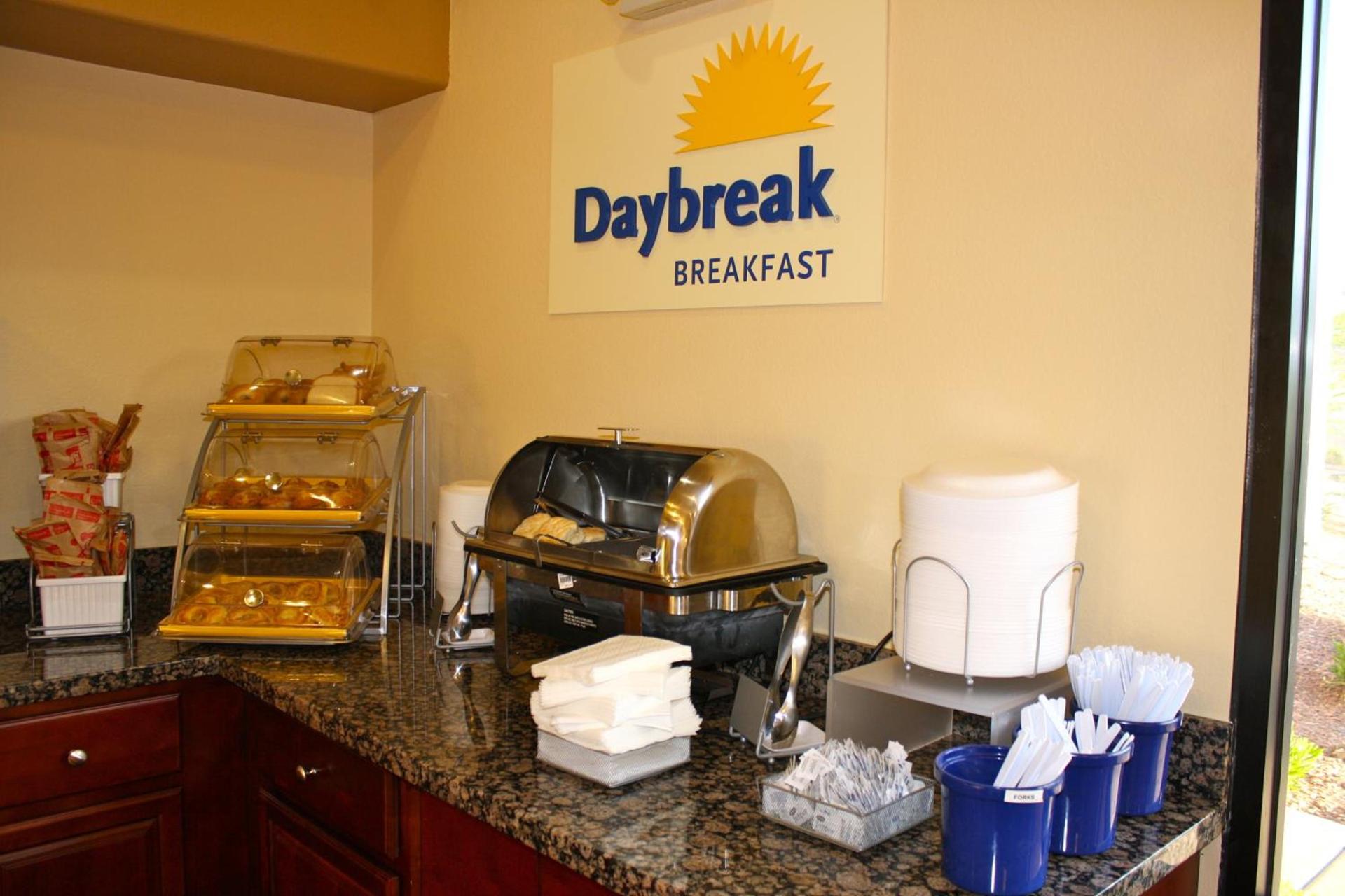 Days Inn by Wyndham Globe photo 42