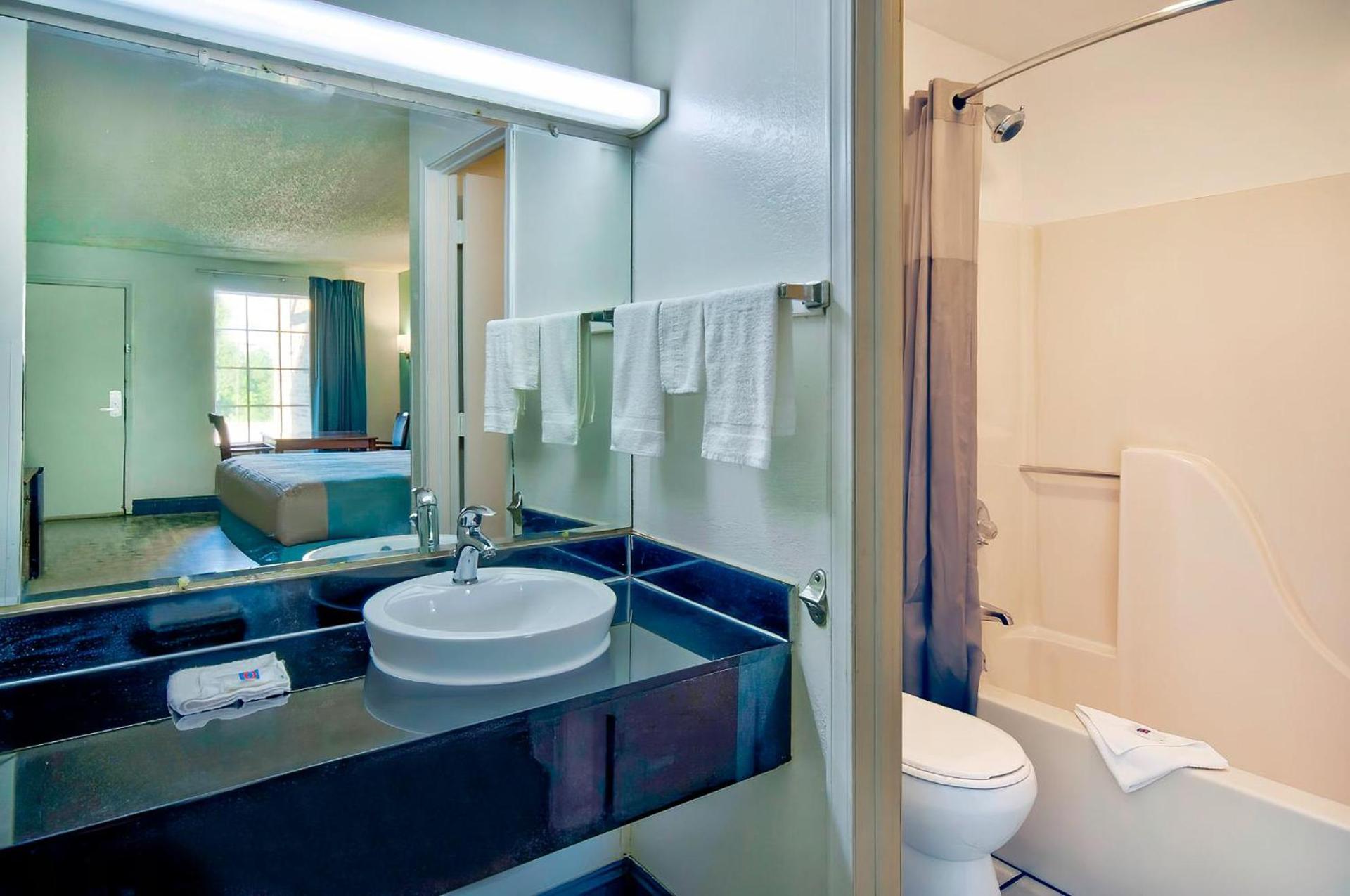 Motel 6-Grand Rivers, KY photo 31
