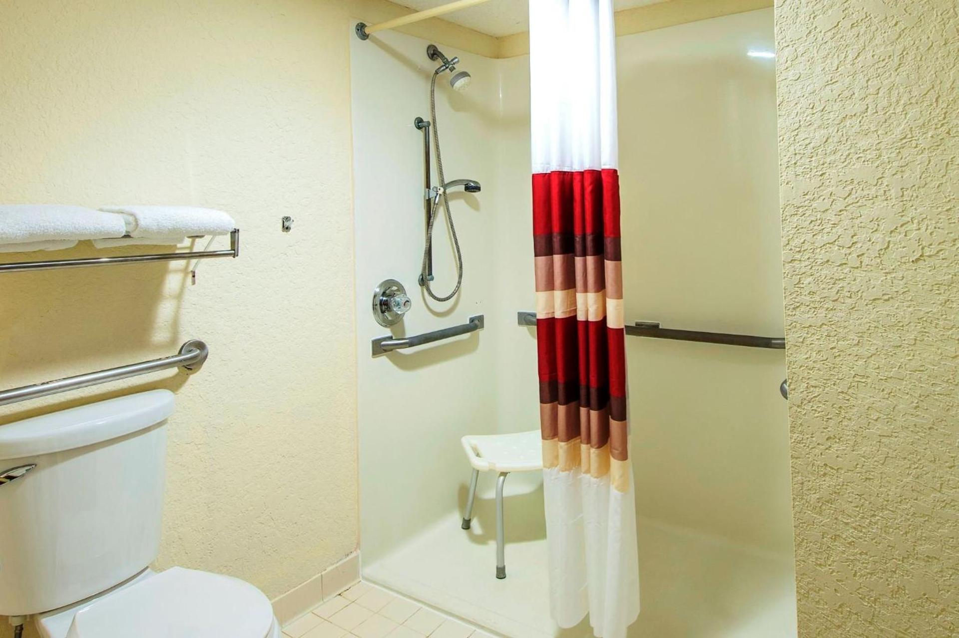 Red Roof Inn Philadelphia - Trevose photo 39