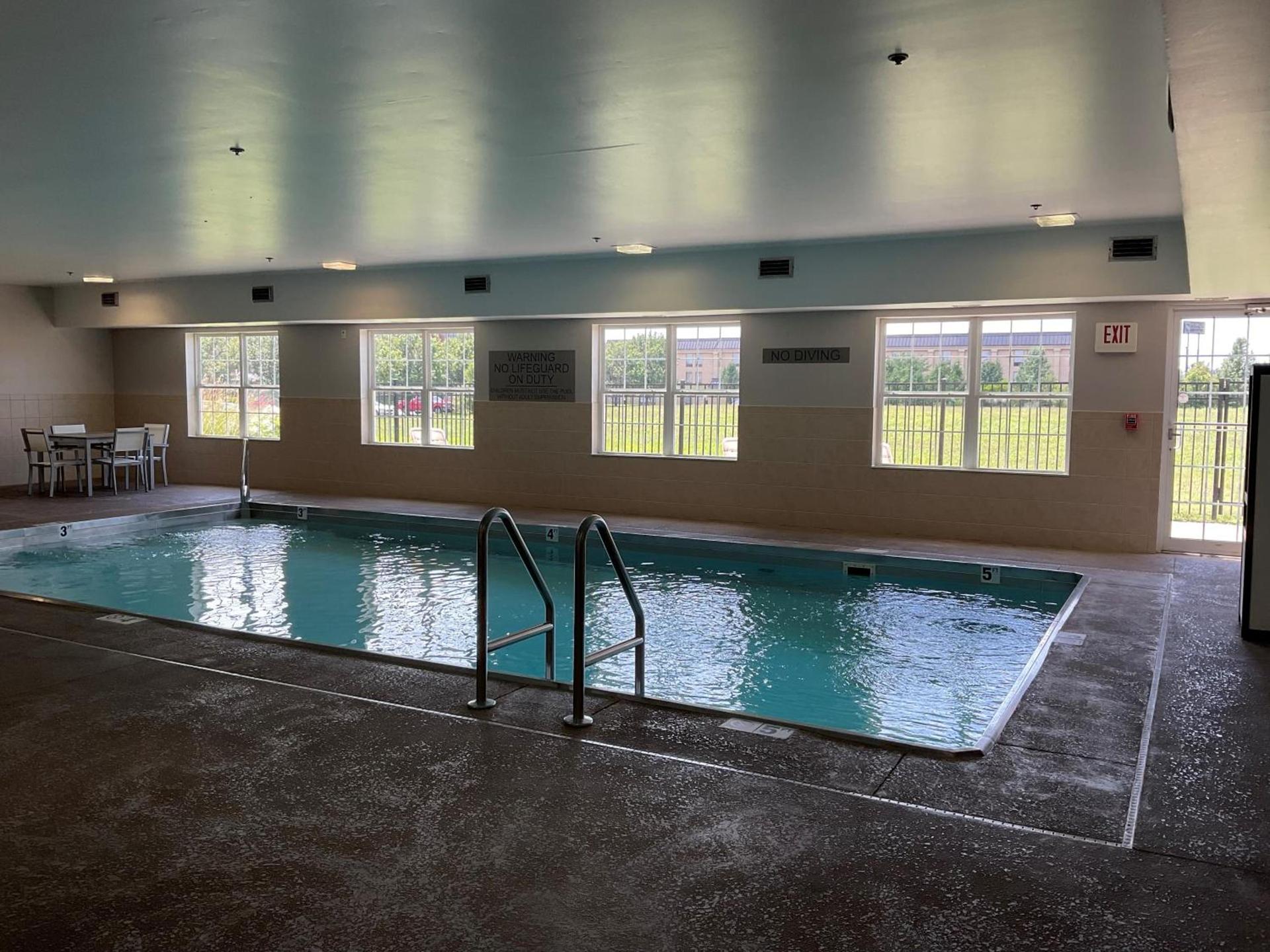Country Inn & Suites by Radisson, Marion, IL photo 59