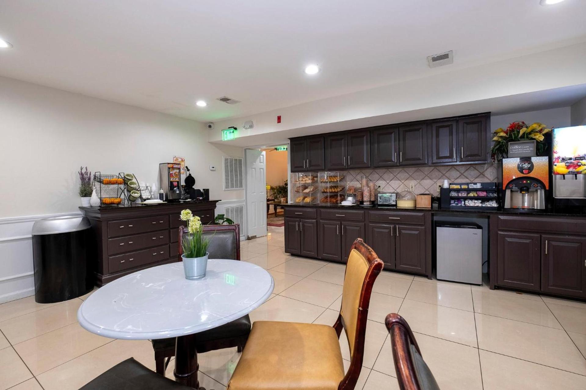 Red Roof Inn & Suites Wilson photo 10