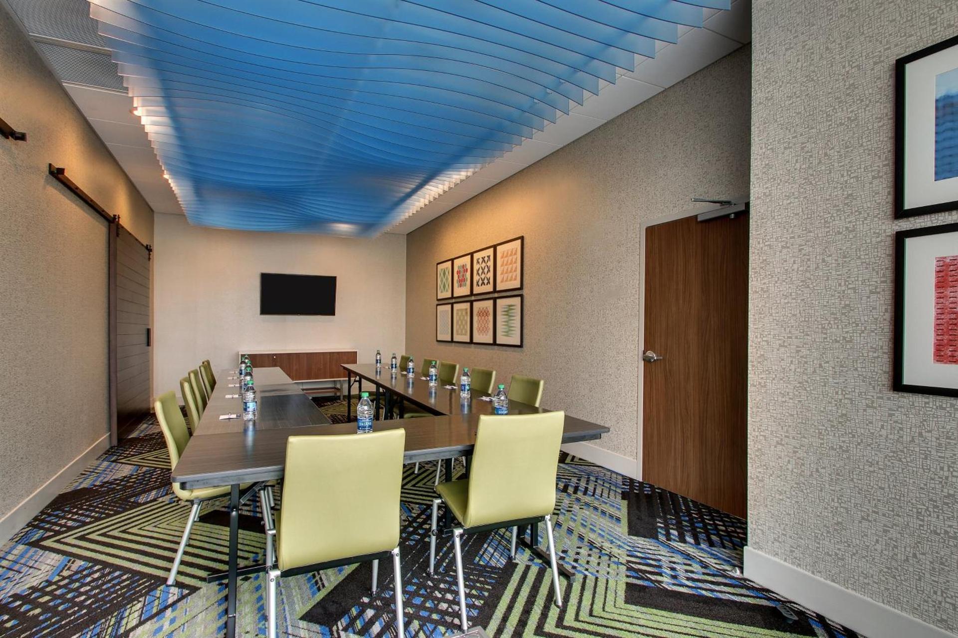 Holiday Inn Express & Suites Findlay North by IHG photo 42