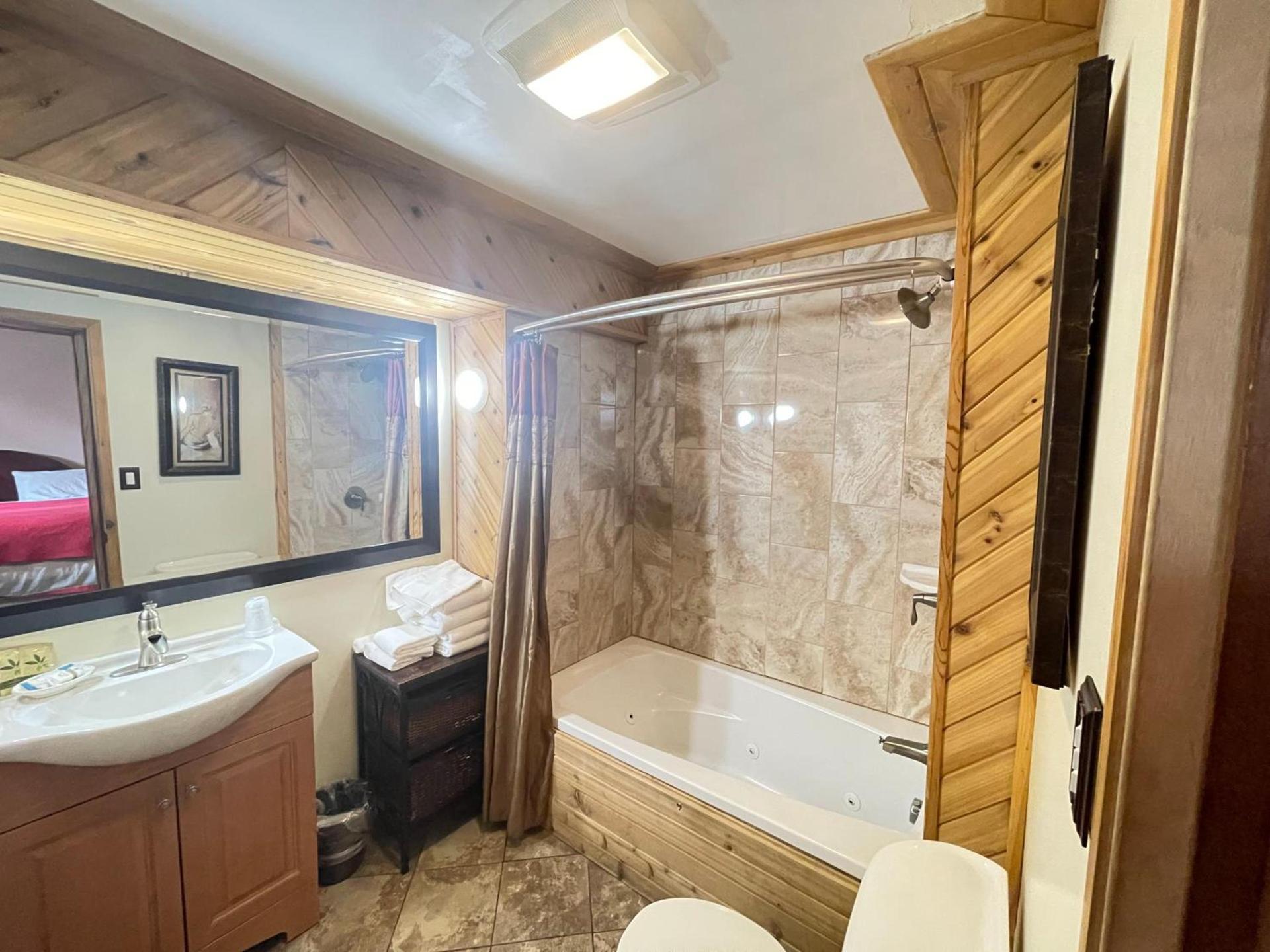 Pikes Peak Inn photo 16