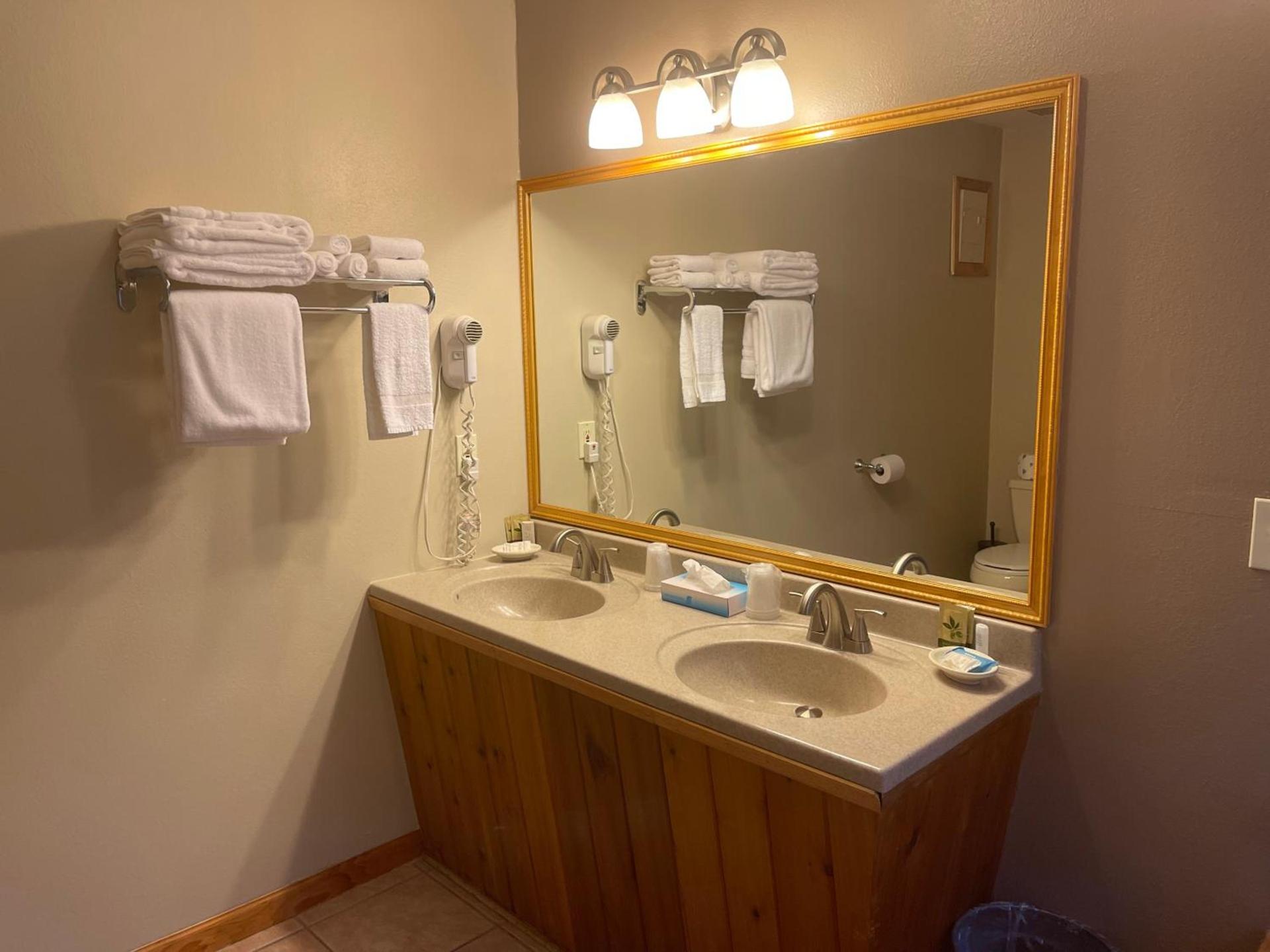 Pikes Peak Inn photo 13