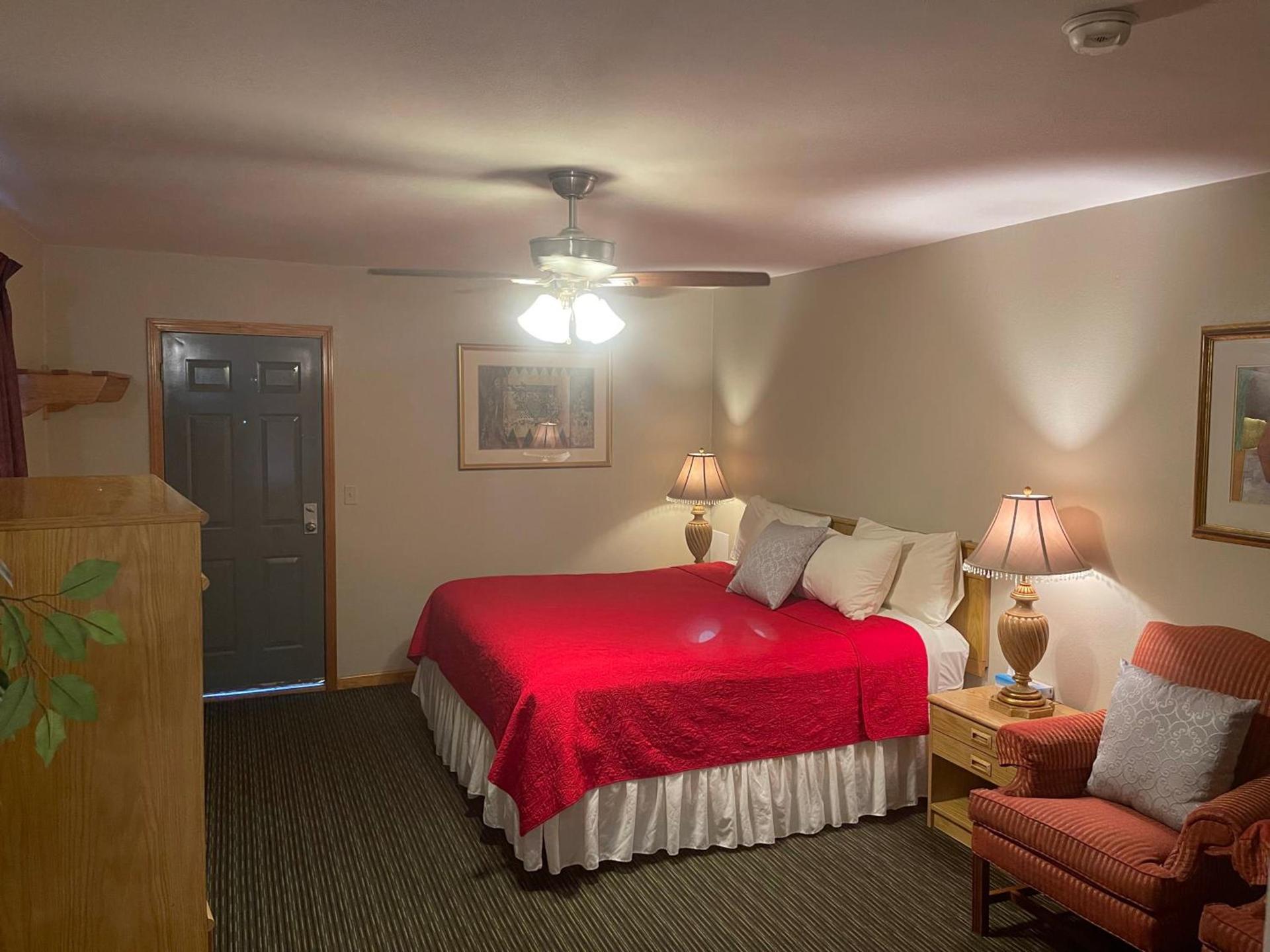 Pikes Peak Inn photo 11
