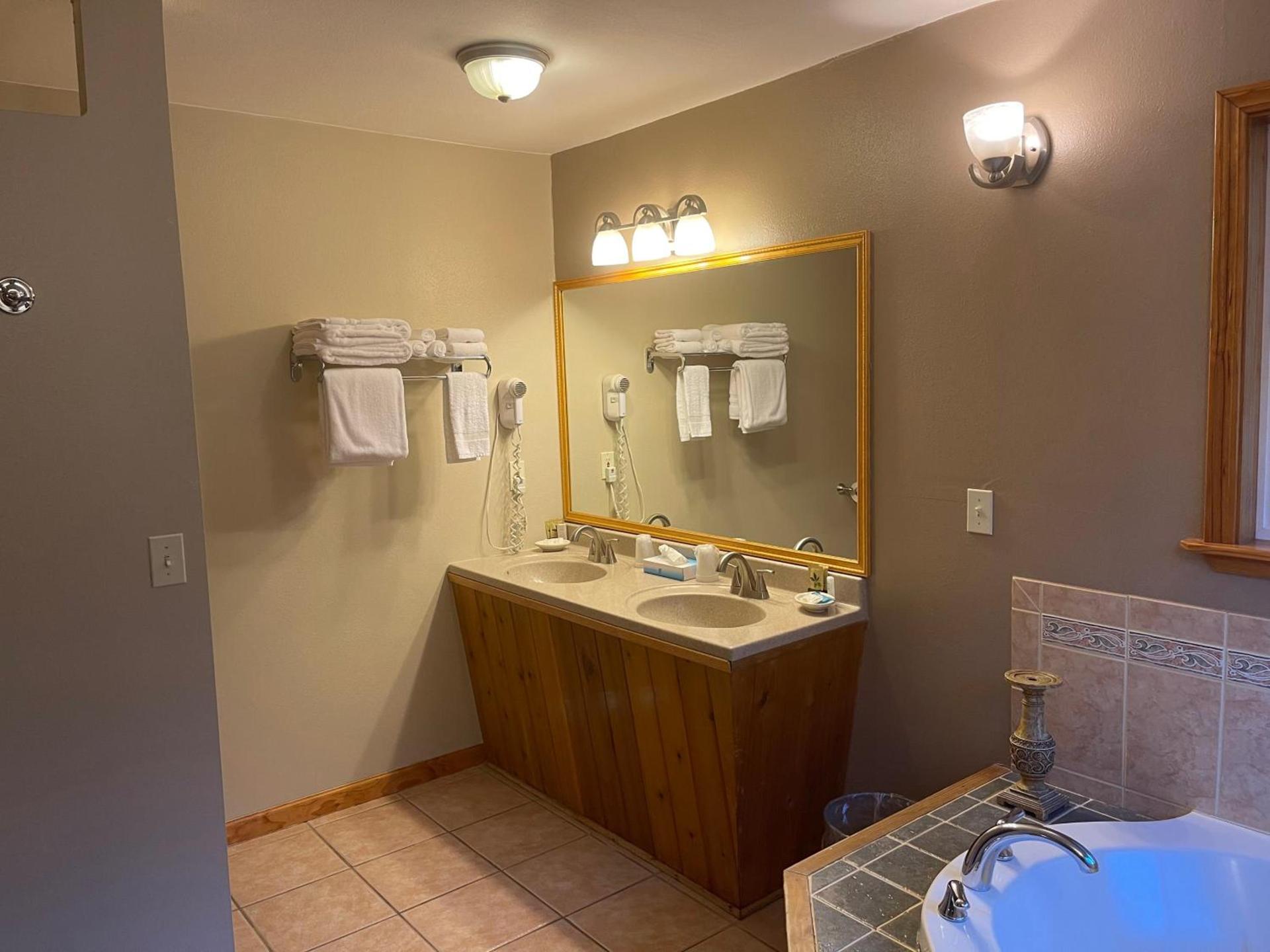 Pikes Peak Inn photo 32
