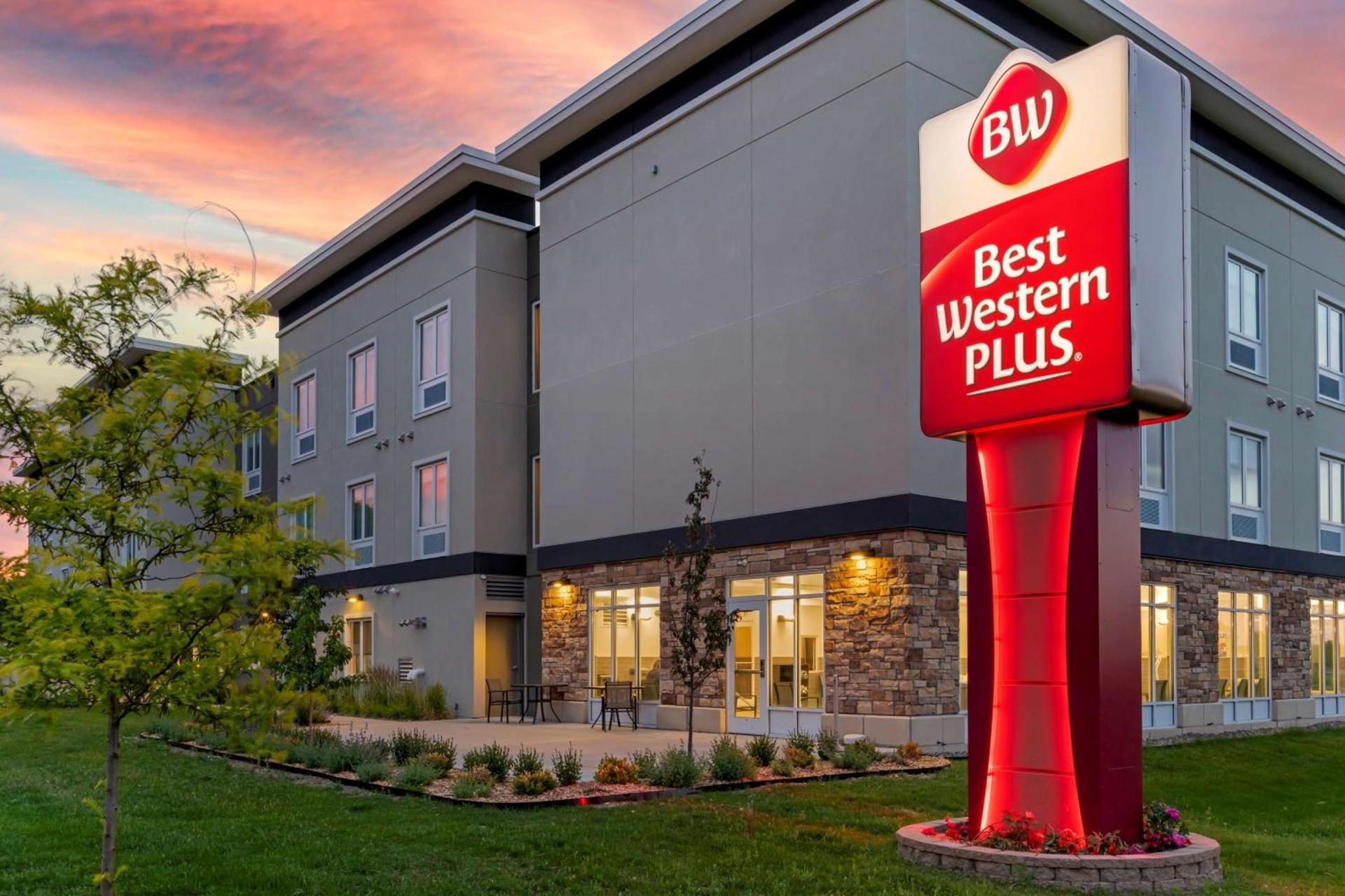 Best Western Plus Isanti photo 2