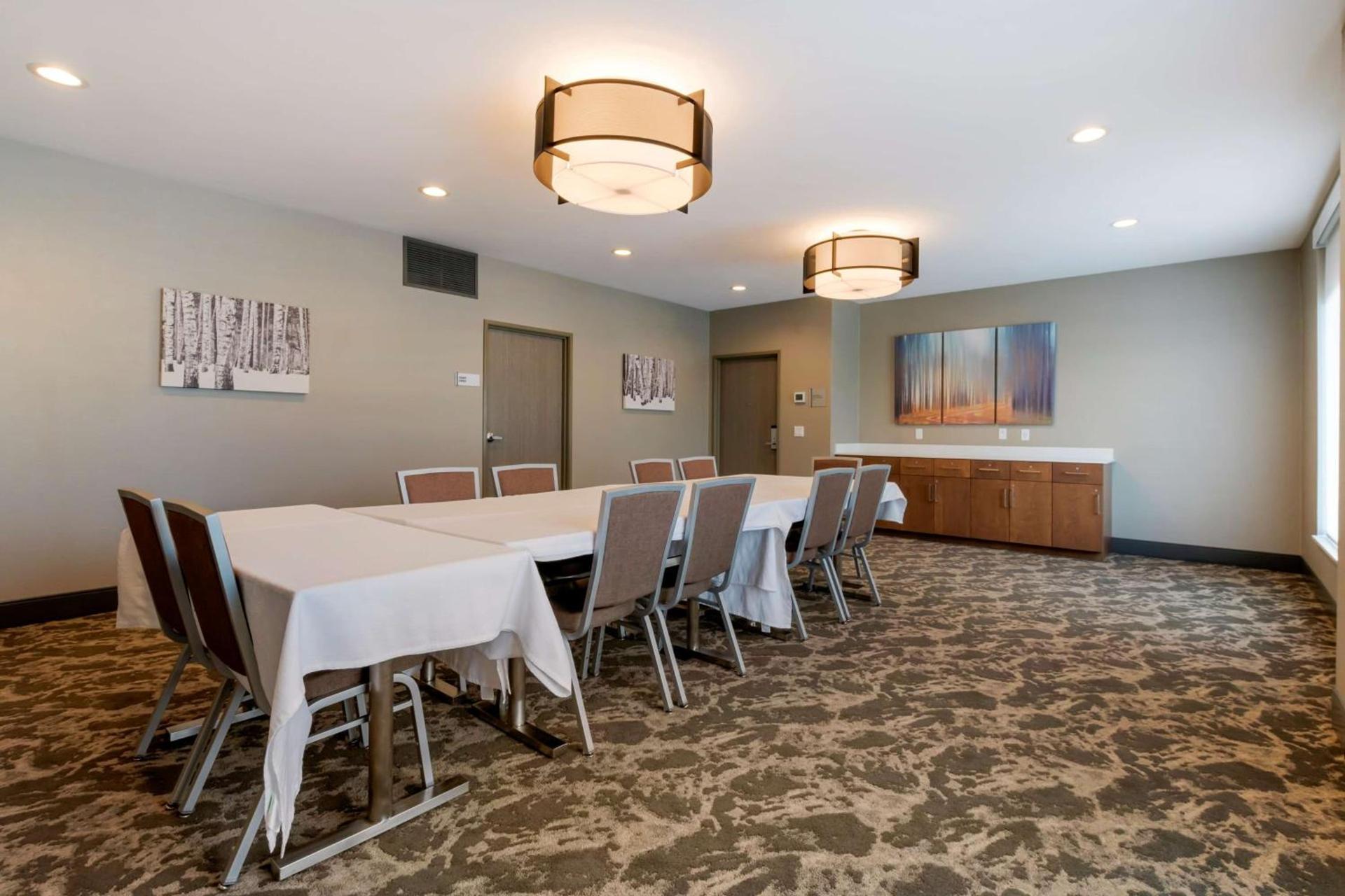 Best Western Plus Isanti photo 13