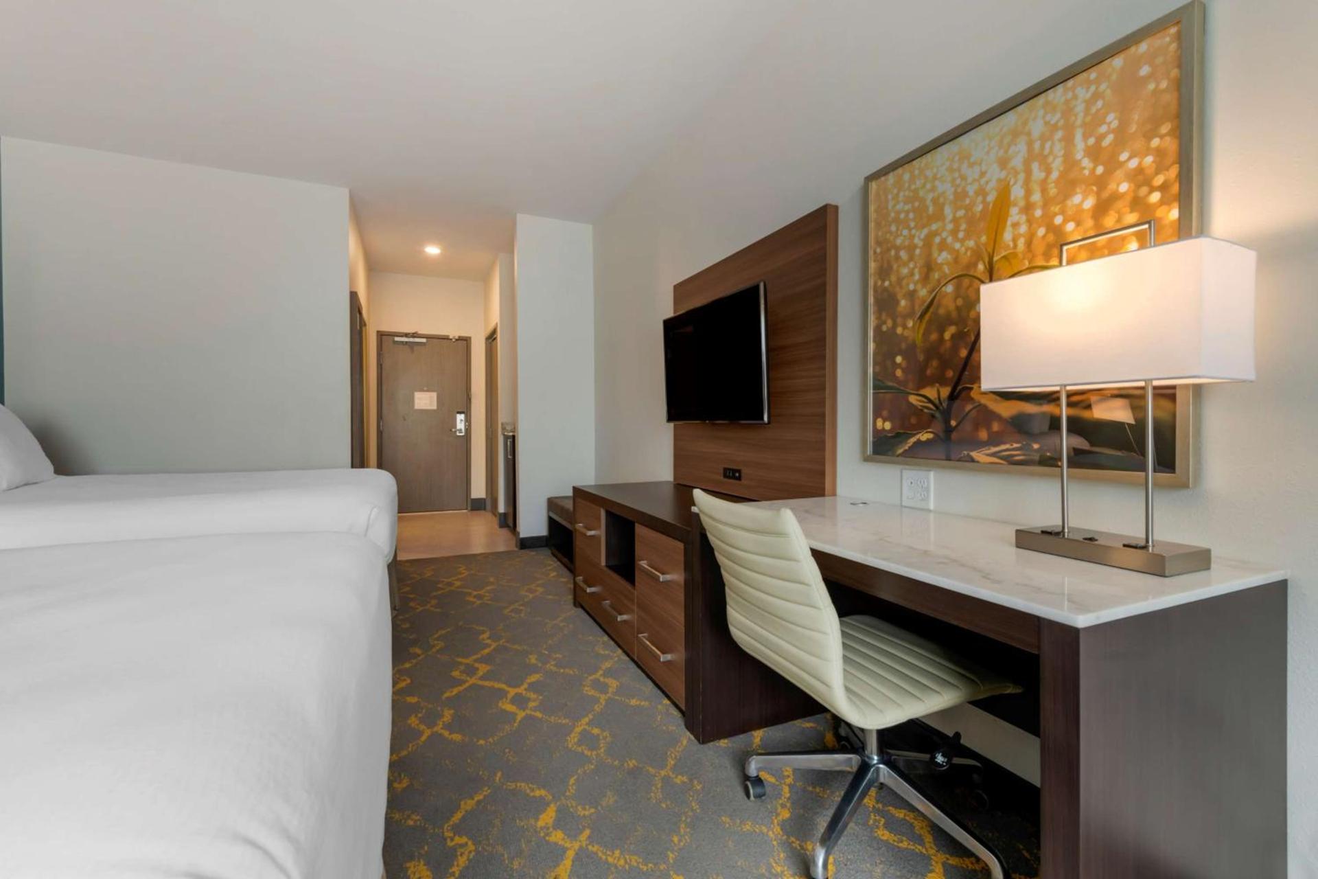Best Western Plus Isanti photo 32