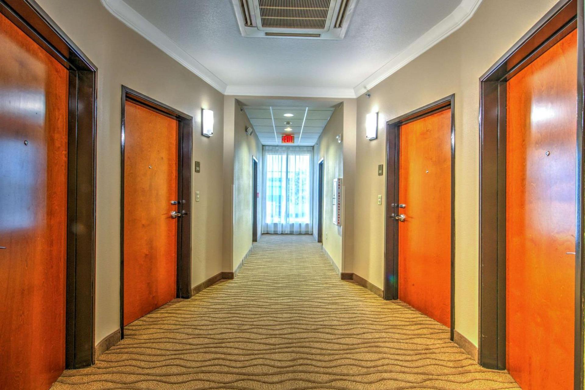 Comfort Suites Tomball Medical Center photo 9