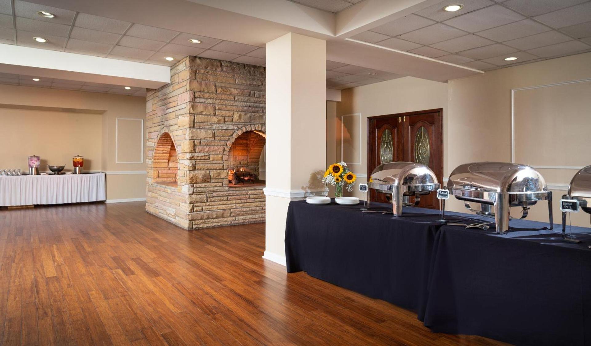 Meadowbrook Inn photo 19