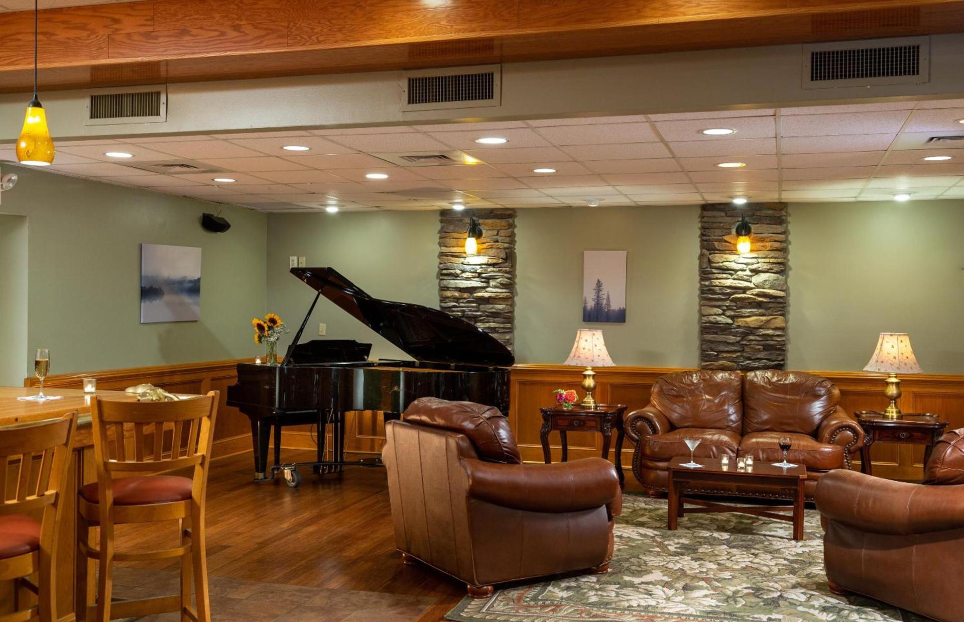 Meadowbrook Inn photo 12