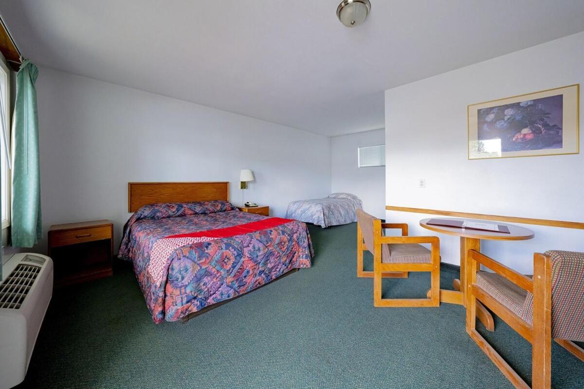 Budget 8 Motel photo 5