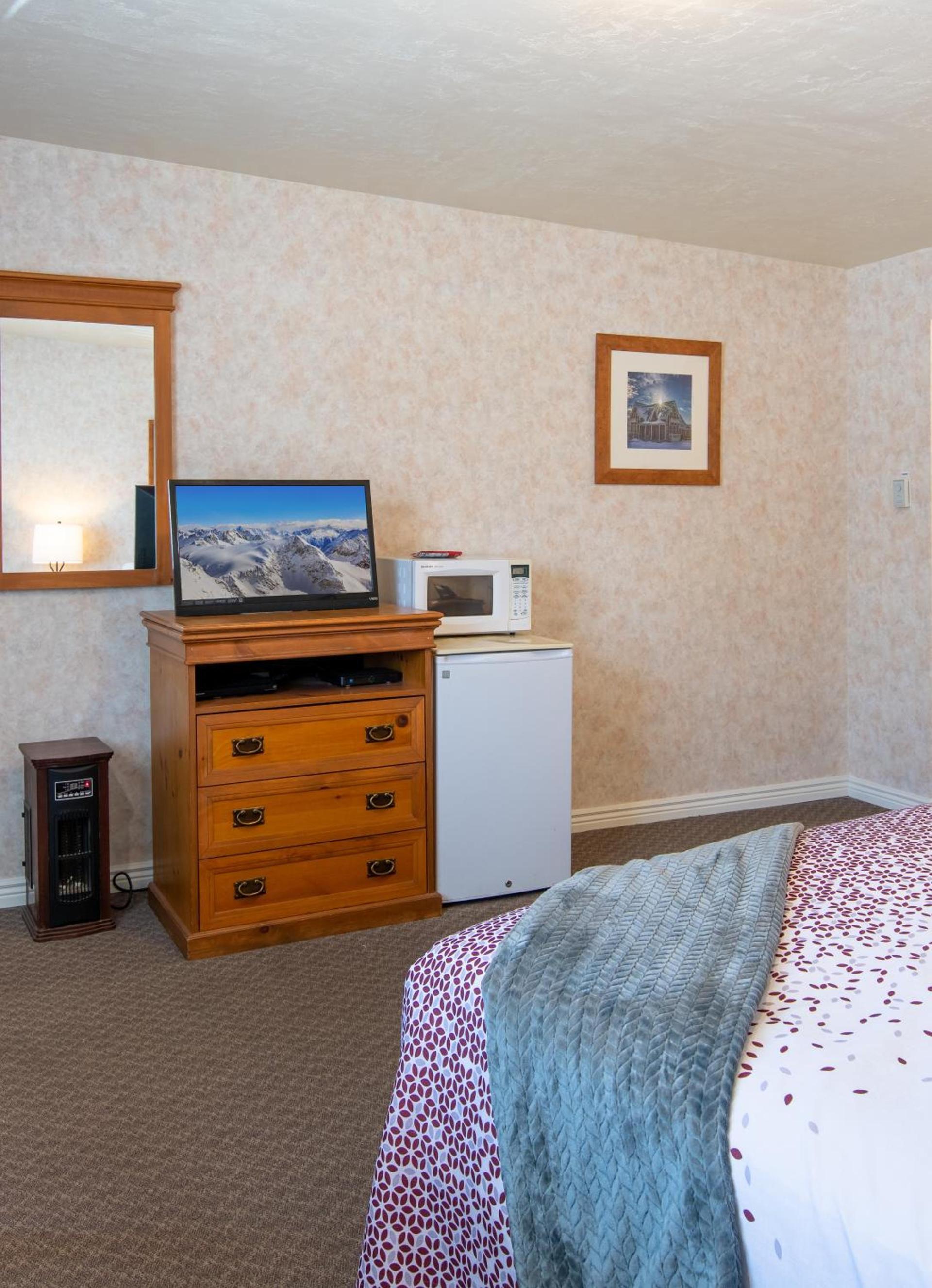Swiss Alps Inn photo 32
