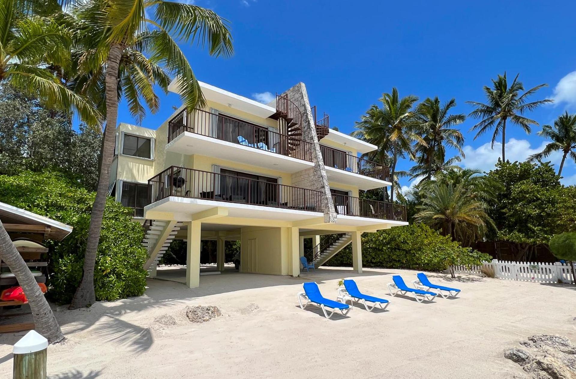 Pines & Palms Resort photo 2