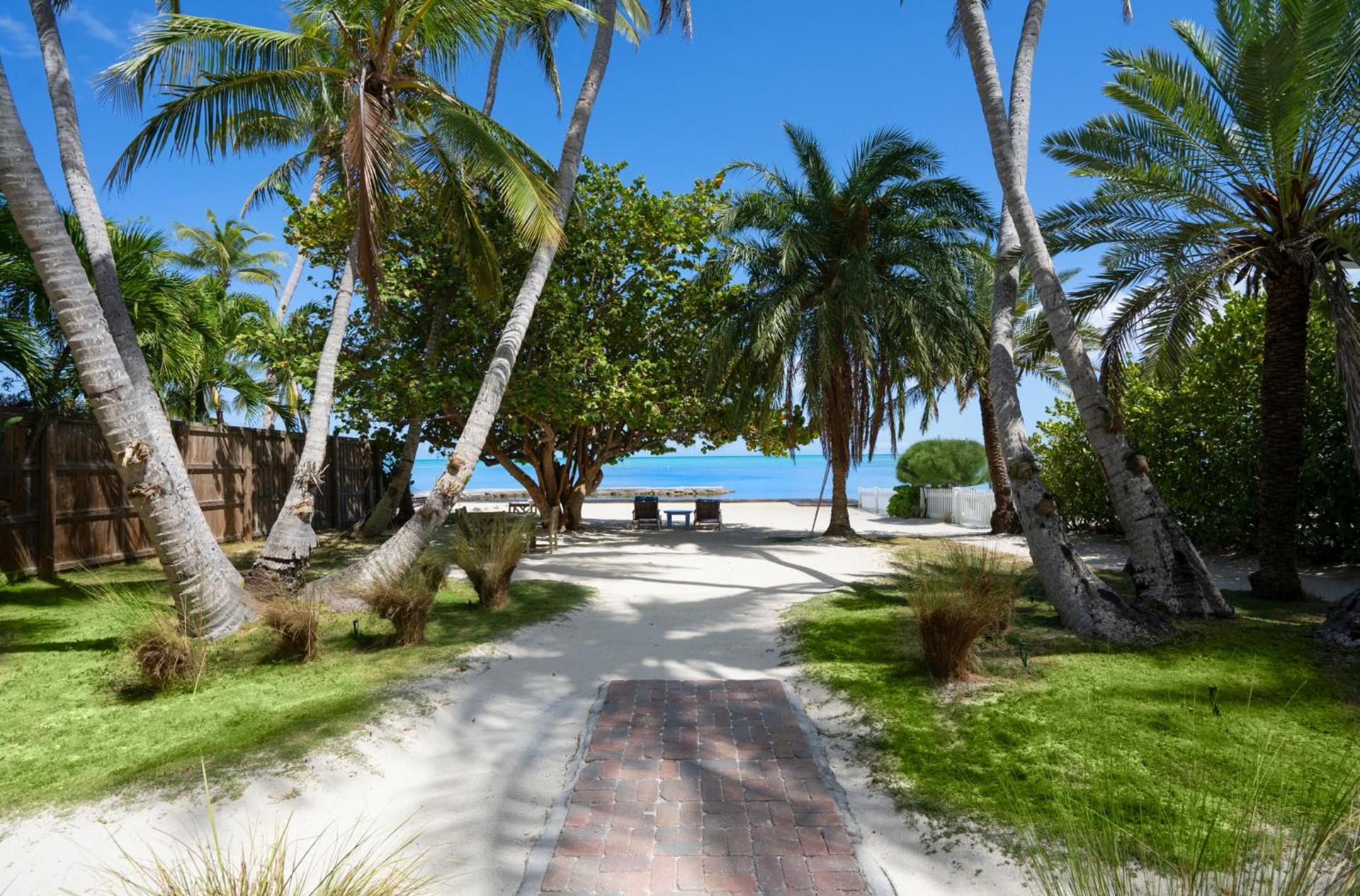 Pines & Palms Resort photo 94