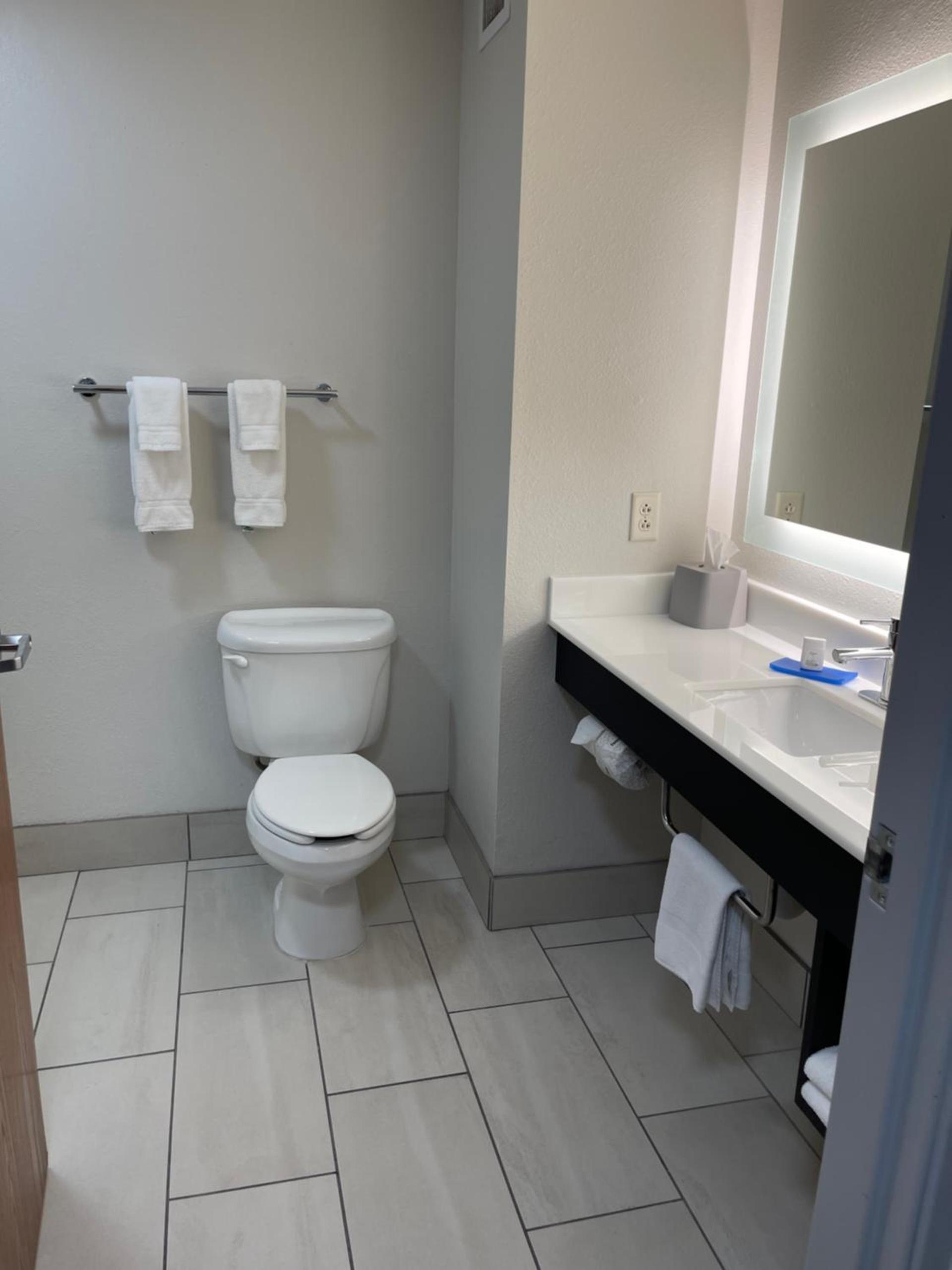 Holiday Inn Express Hotel & Suites Las Vegas NM by IHG photo 20