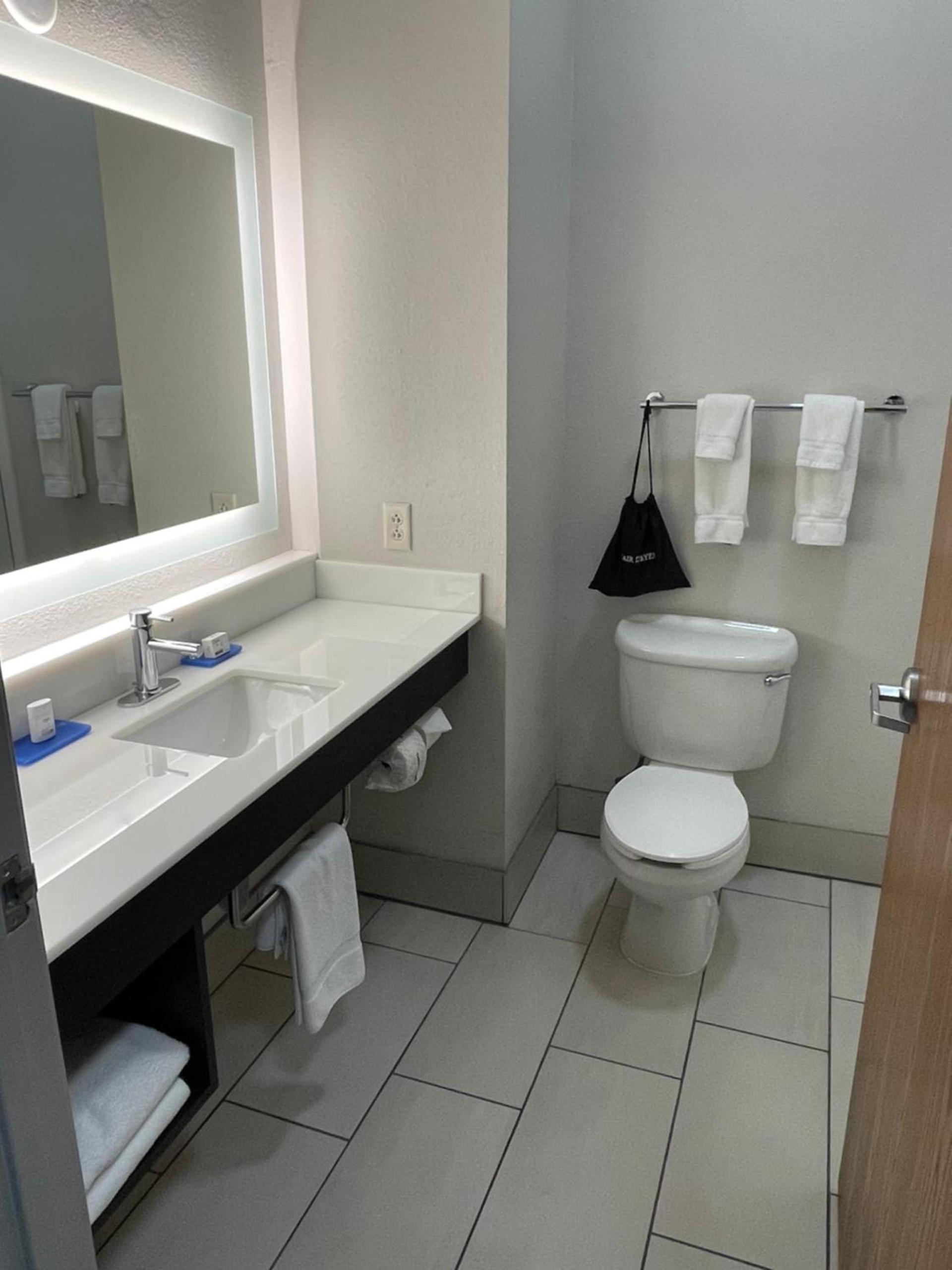 Holiday Inn Express Hotel & Suites Las Vegas NM by IHG photo 26