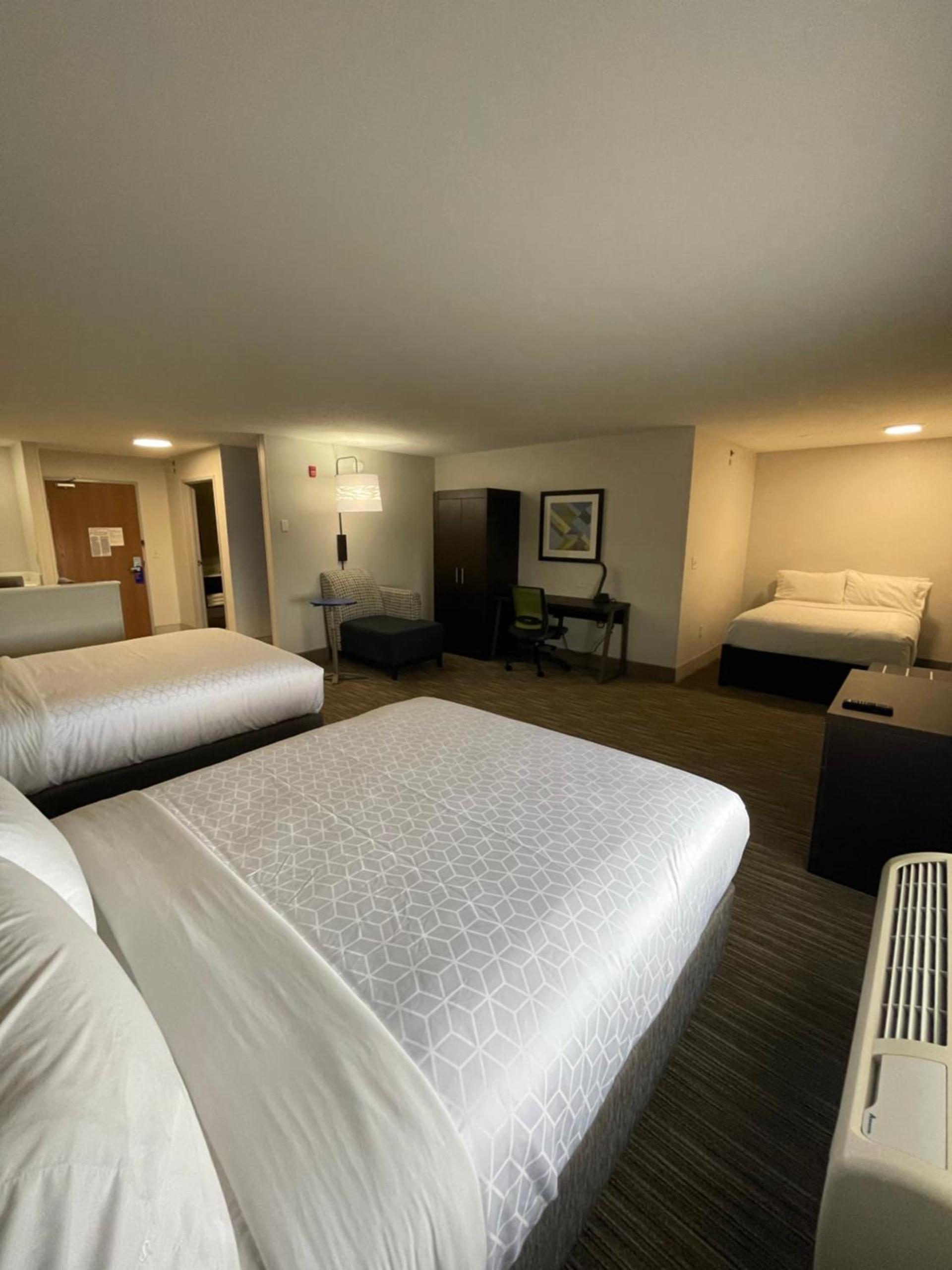 Holiday Inn Express Hotel & Suites Las Vegas NM by IHG photo 9