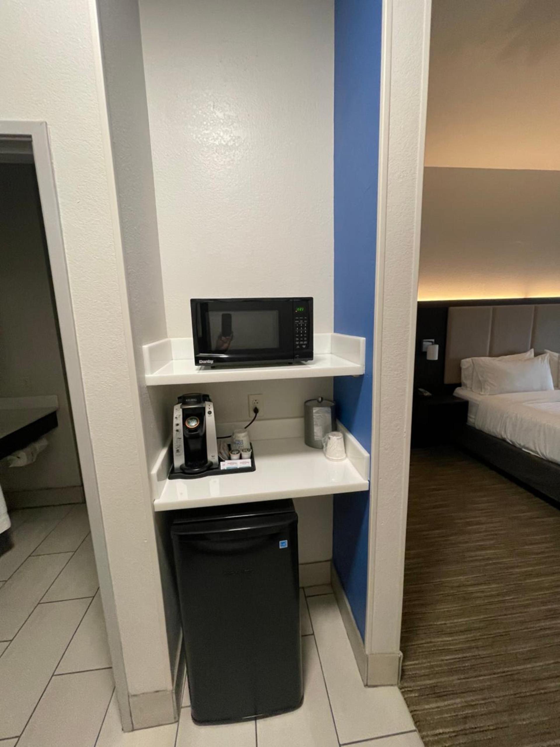 Holiday Inn Express Hotel & Suites Las Vegas NM by IHG photo 25
