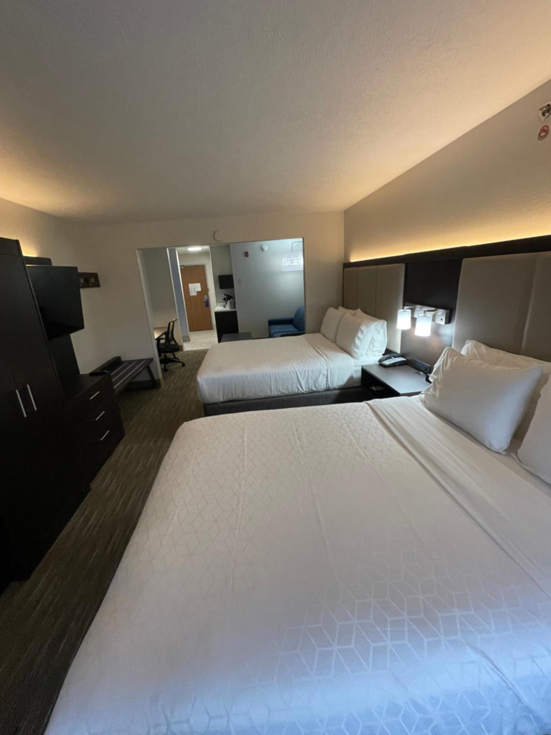 Holiday Inn Express Hotel & Suites Las Vegas NM by IHG photo 62